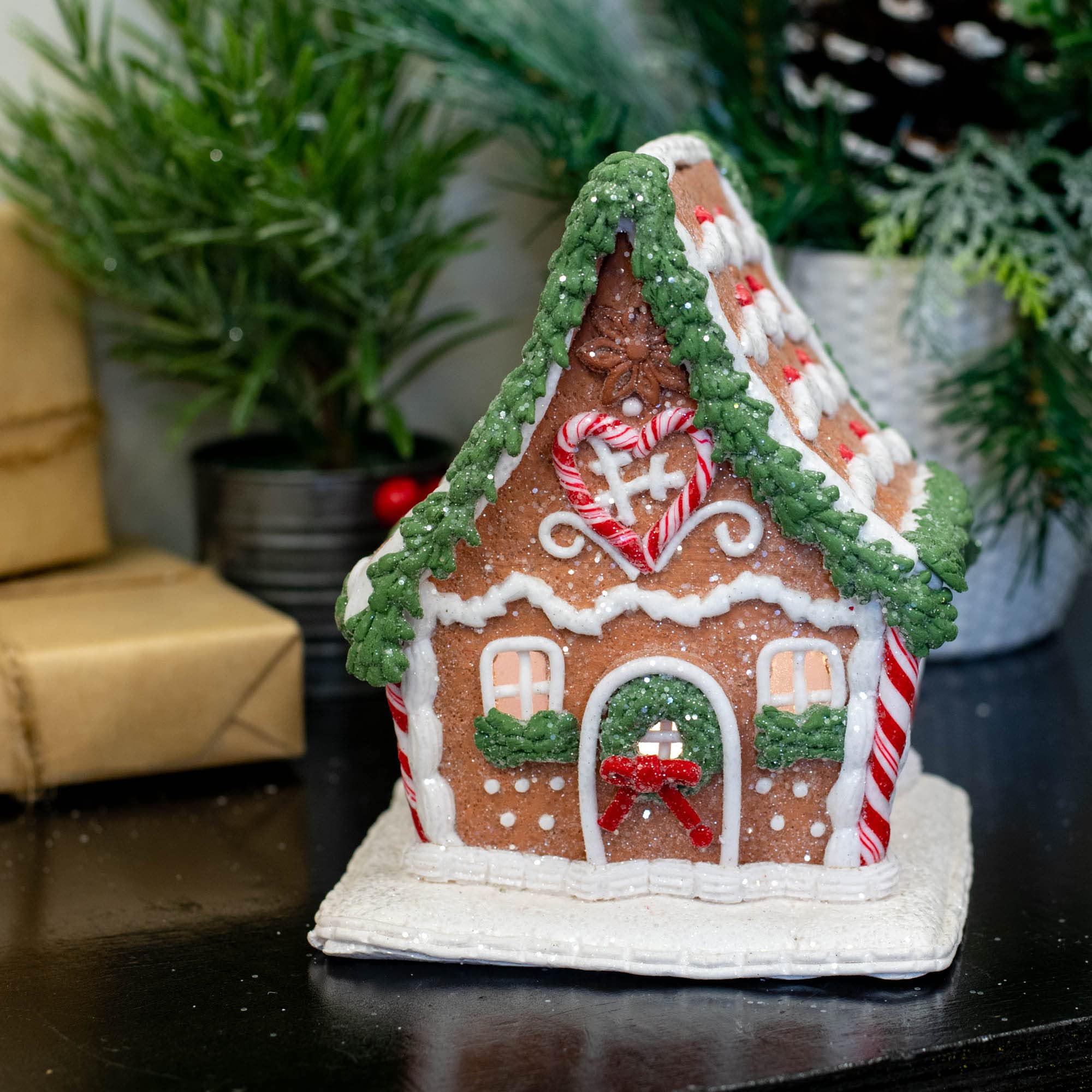 RAZ Imports Holiday Spice Figurine de maison lumineuse en pain d'épices 16,5 cm