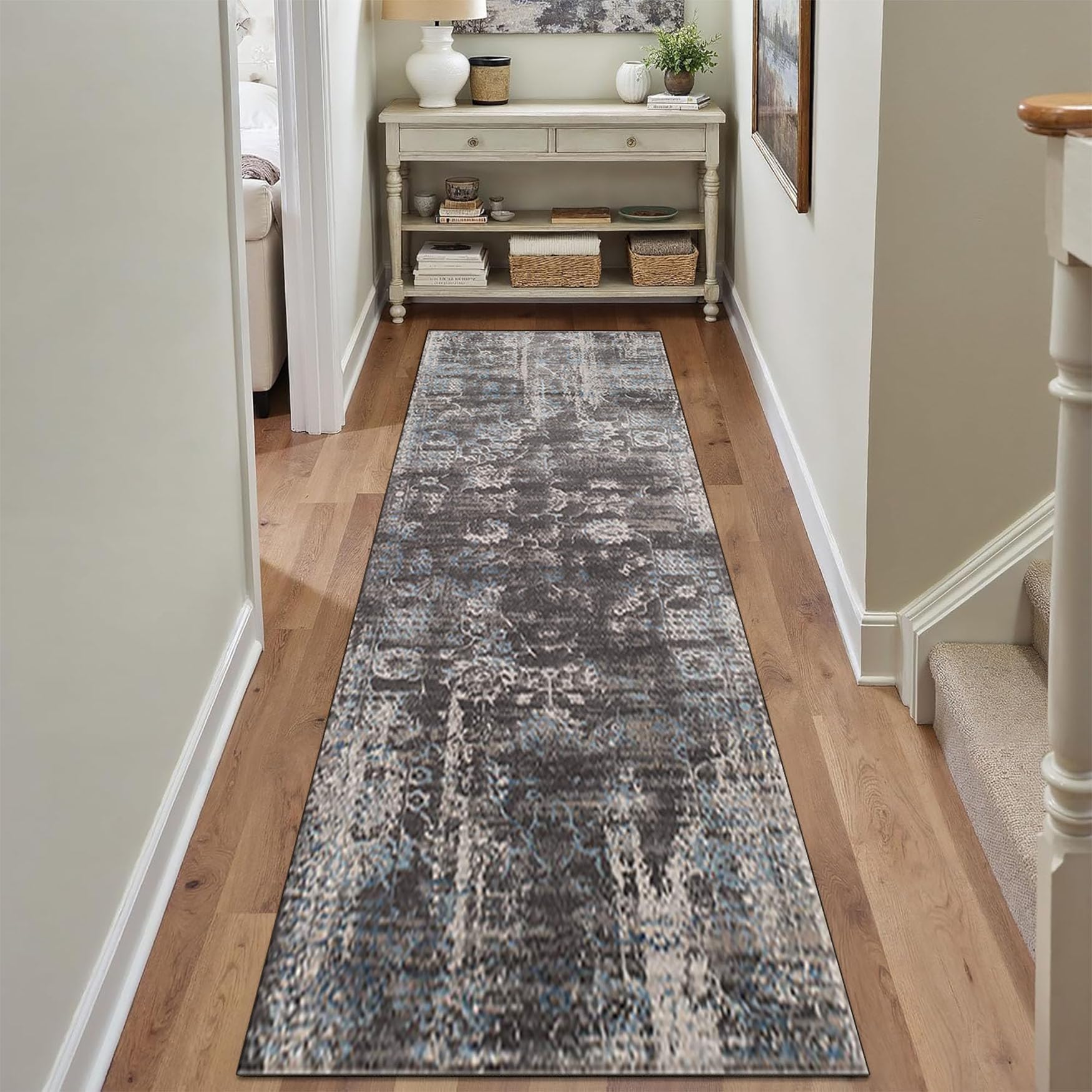 Alfombra pasillo larga ideal para proteger el suelo del lavadero moderno