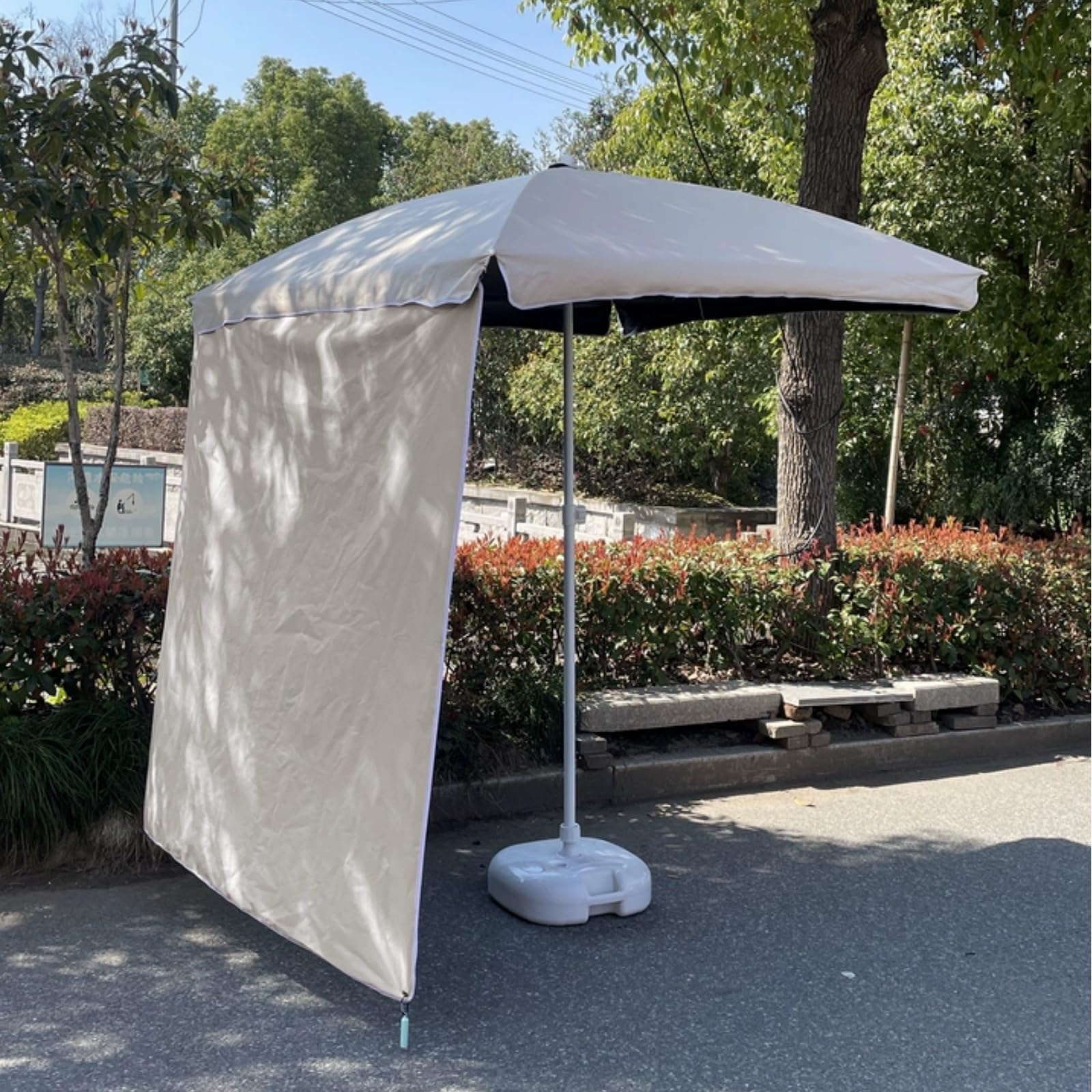 Großer Outdoor Strandschirm mit Standfuß, UV 50+ Sonnenschutz, wasserdicht, windabweisend für Terrasse, Hinterhof, Pool