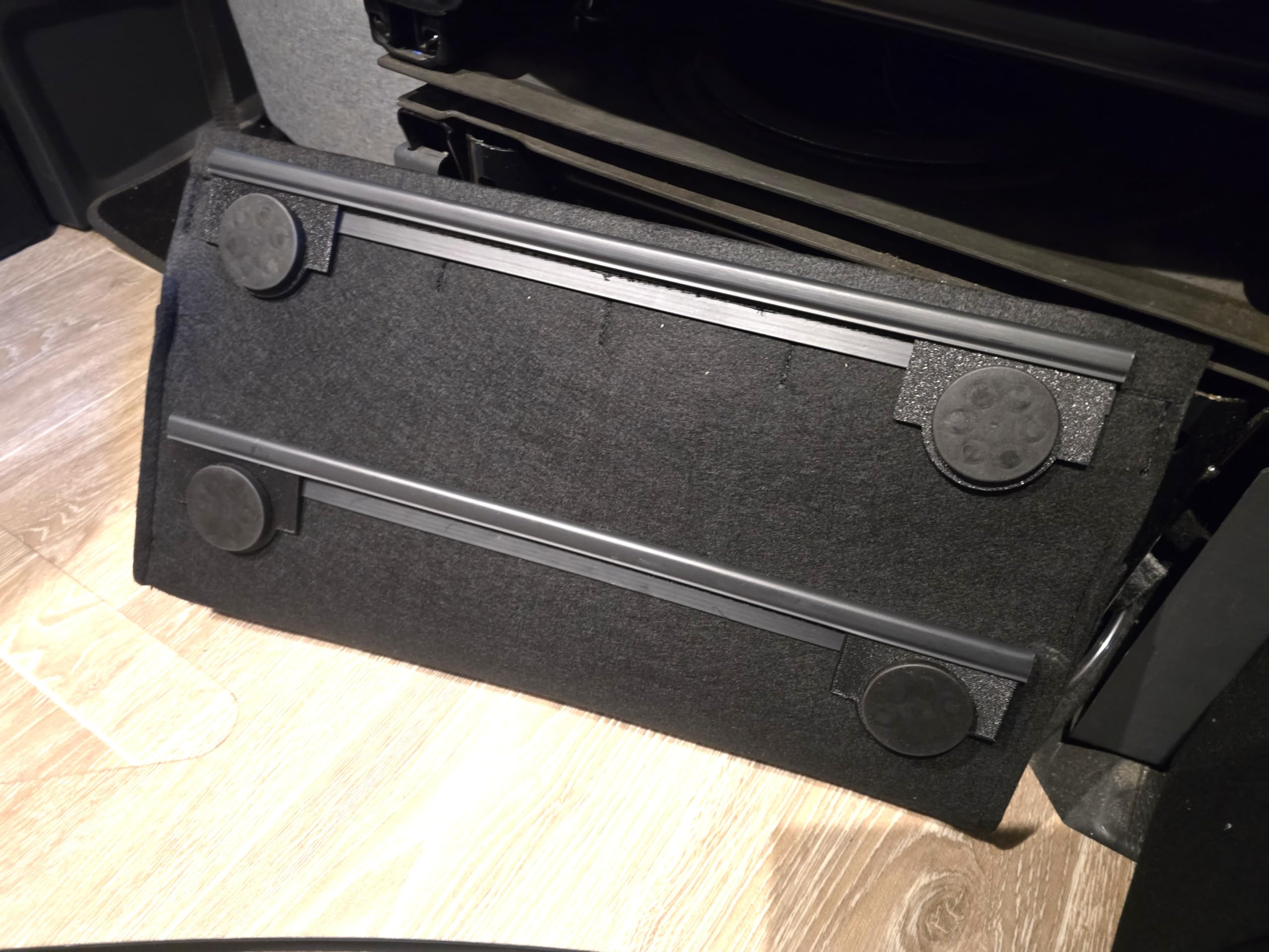 Generisch Stauraumtasche Tasche FILZ für die Sitzkonsole mit Magnethalter für Wohnmobil/Kastenwagen (Schwarz)
