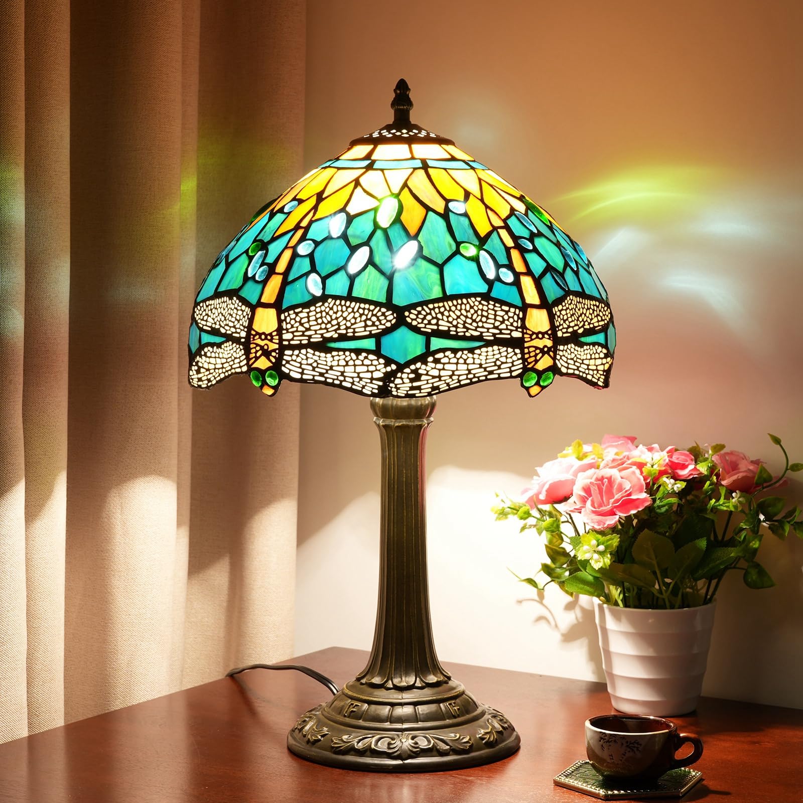 Lampada Tiffany Green Dragonfly Style Lampade di vetro macchiato Camera da letto Lampada da comodino per Office Art Craft Decor Antico Accent Comodino Estetico Retro Metallo Lettura 12 pollici
