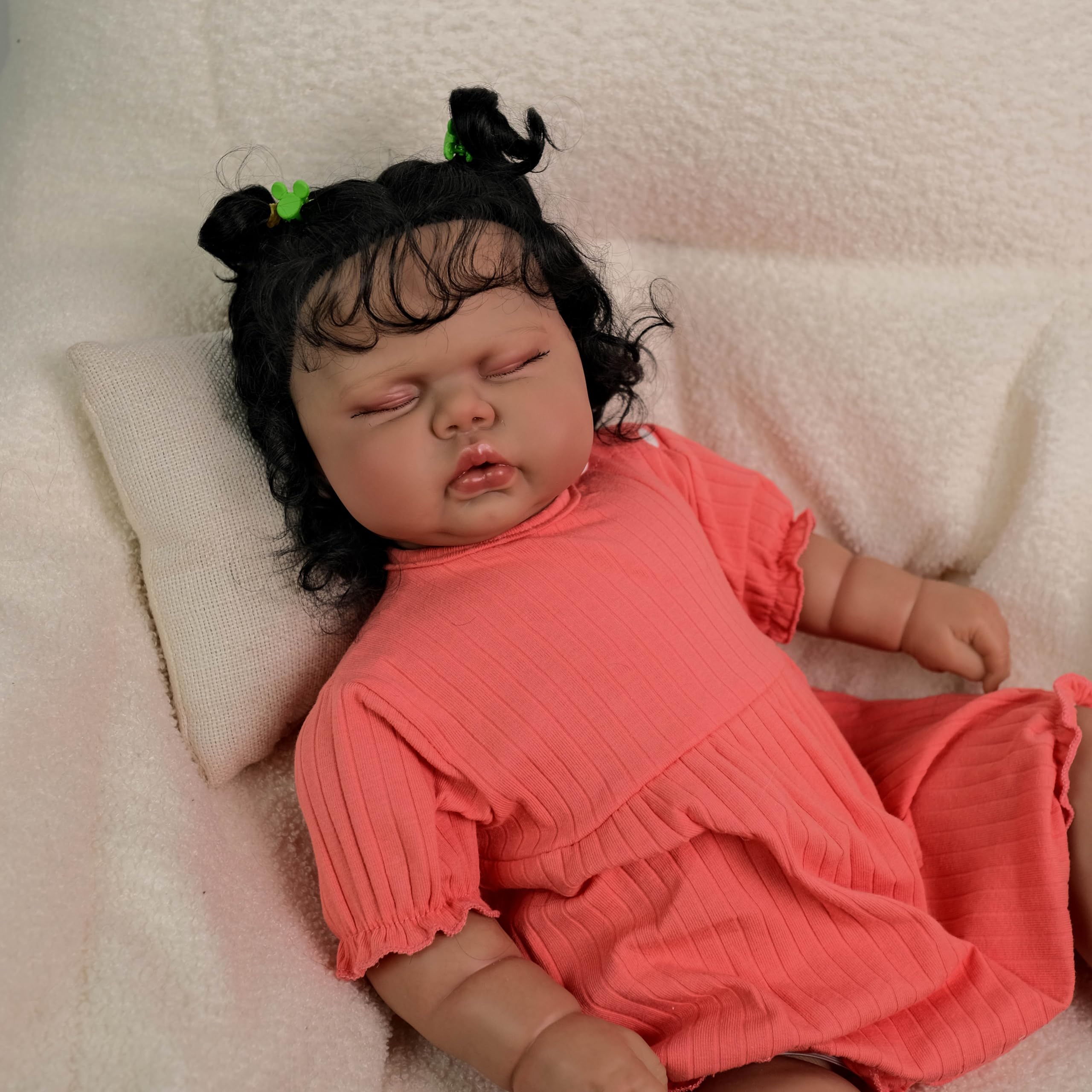 Reborn Babypuppen Schlafendes Mädchen 24 Zoll Afroamerikanisch Realistische Neugeborene Baby Puppen Weicher Körper Lockiges Haar Und Schwarzbrauner Haut Lebensechte Kleinkind Puppe
