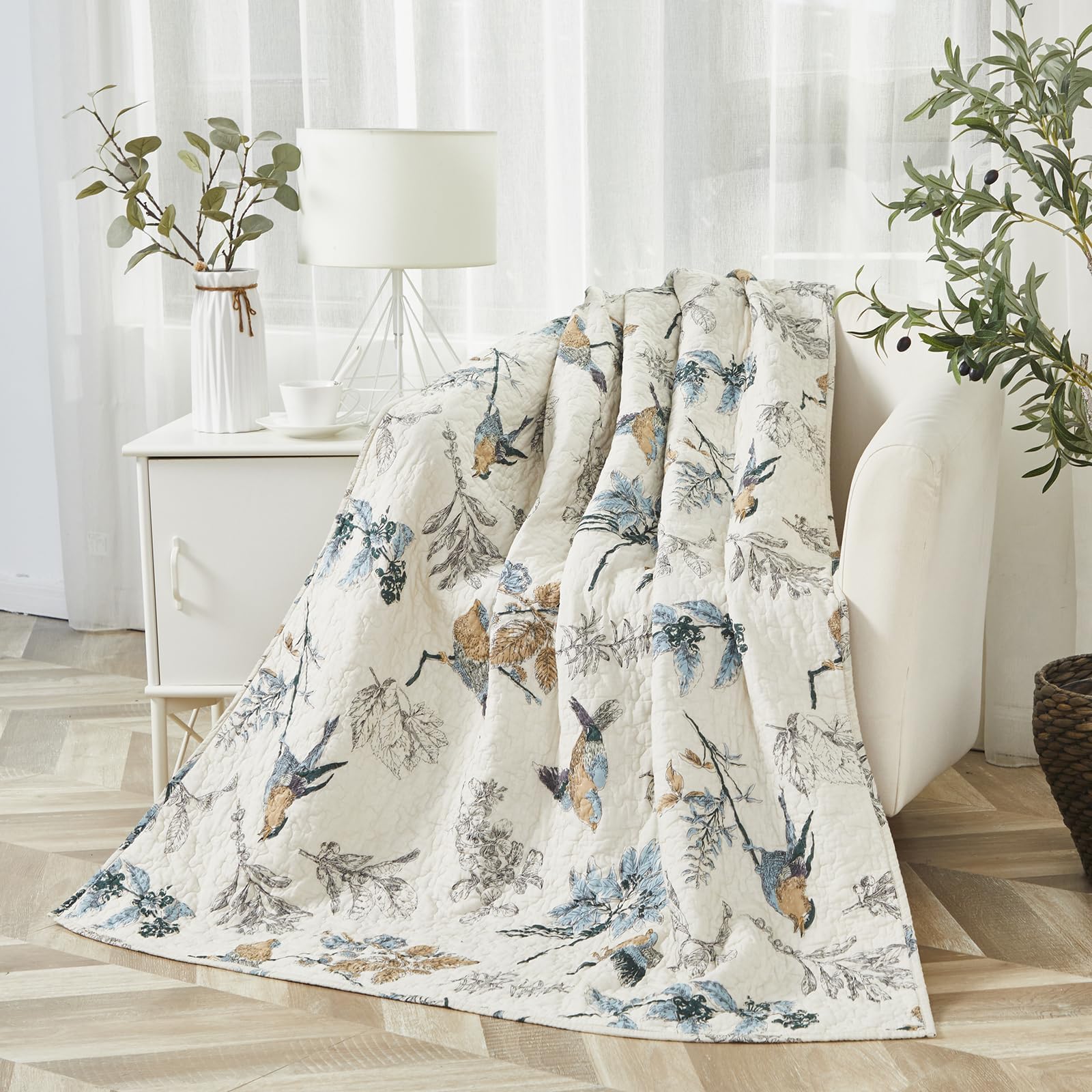 Beige American Country Quilted Throw Blanket Cotton Birds Printing Throw Quilt 47 X 60 Inch