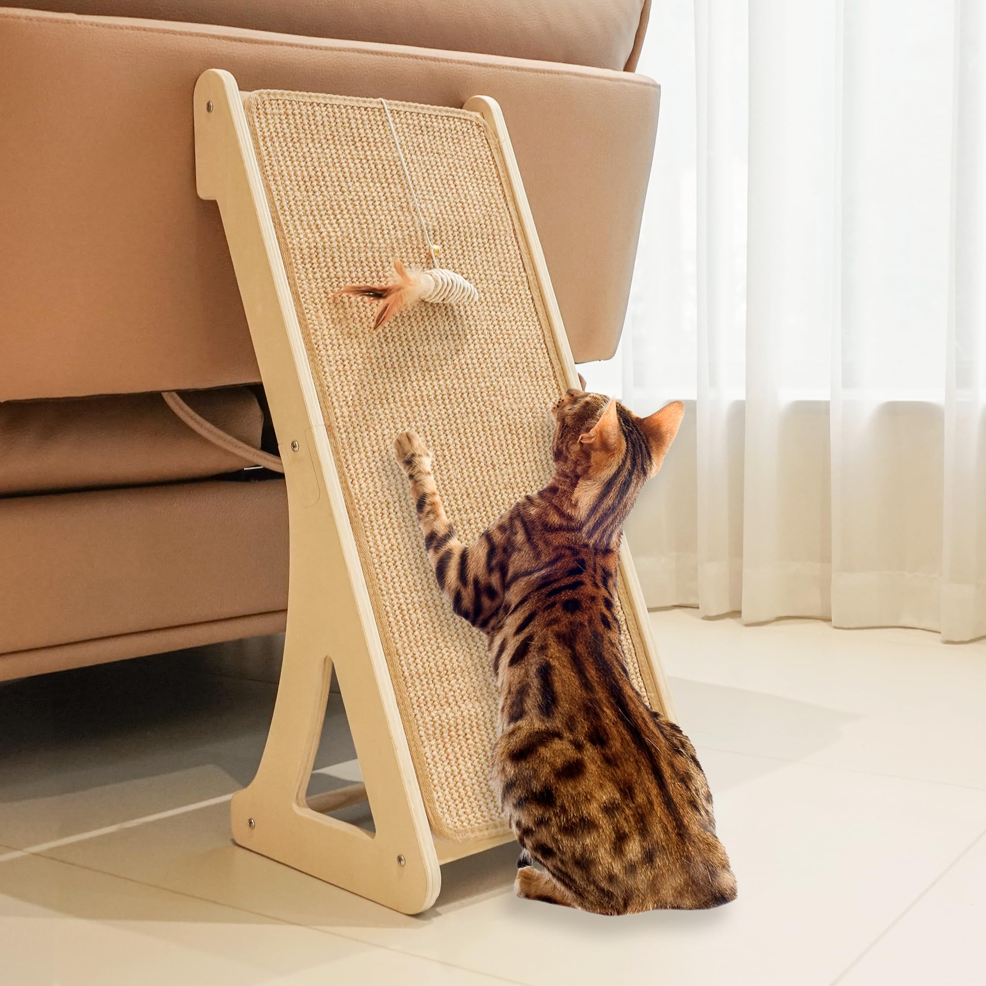 Rampe à griffer en sisal PETKARAY en L de 68,6 cm avec jouet souris