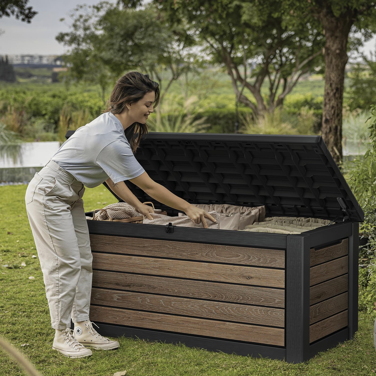 Keter Northwood Contenitore per cuscini 623 litri impermeabile ventilato coperchio molle gas 250 kg