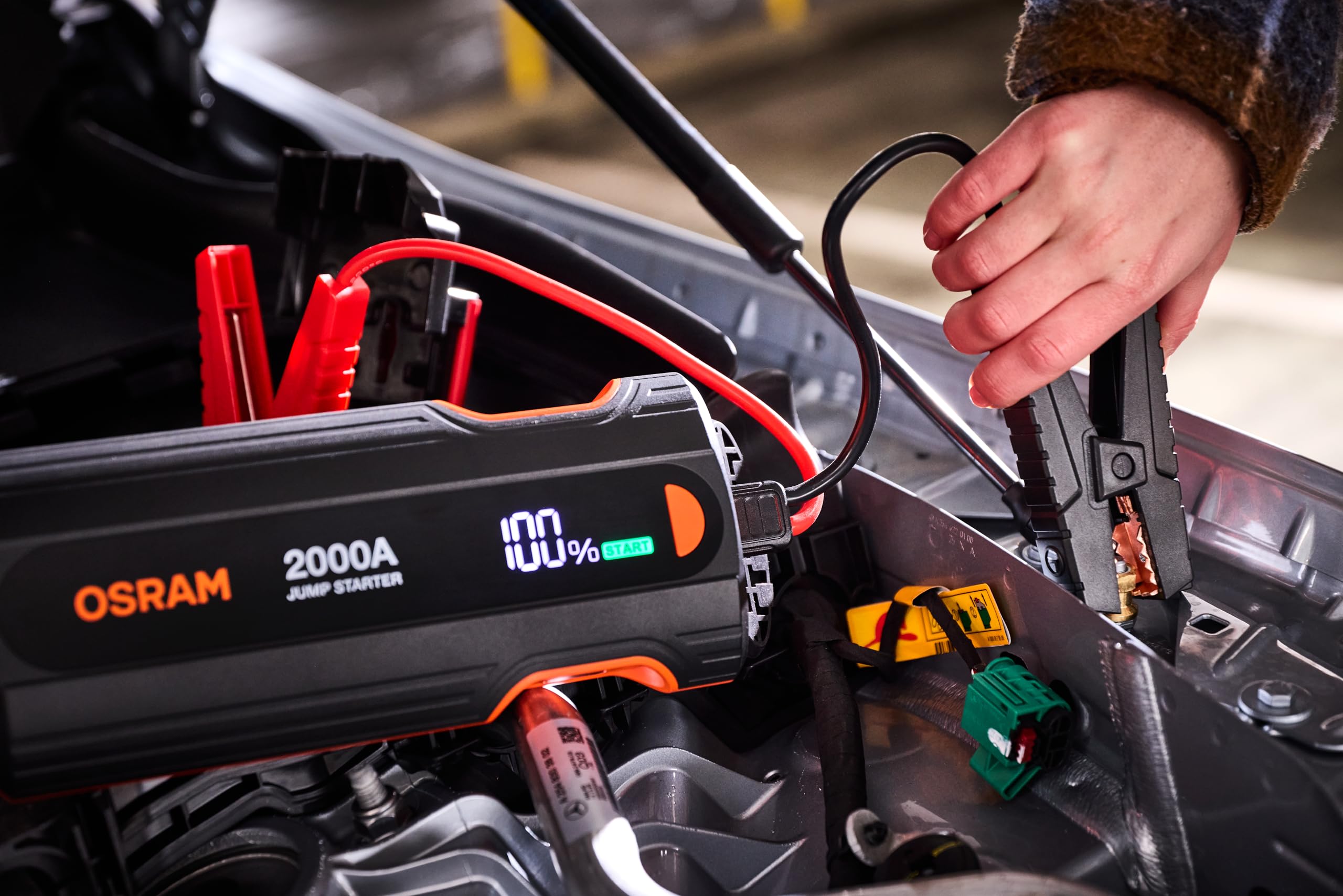 OSRAM BATTERYjumpstart 2000, arrancador de litio de 12 V, arrancador de batería, 2000 A, batería externa USB-C, para motores de gasolina de hasta 8 L y motores diésel de hasta 4 L.