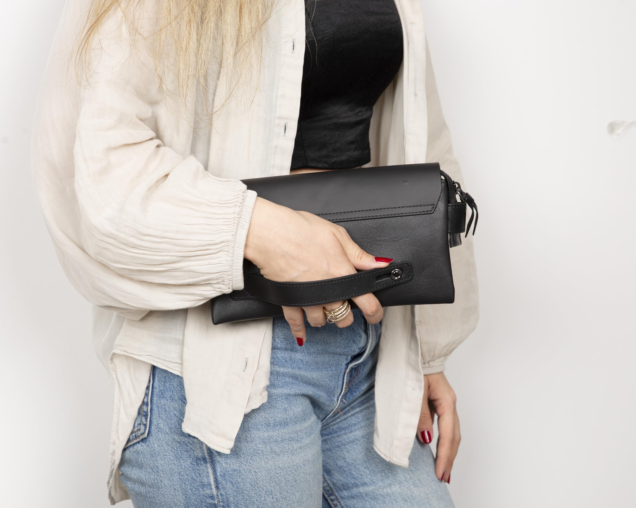 SOLIVA Pochette da polso in vera pelle – Piccola borsetta con tasche con cerniera e chiusura magnetica – Elegante e funzionale borsa per donna e uomo – 12,5 x 21,5 cm