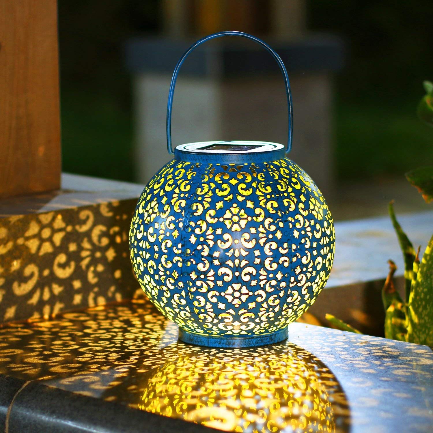 Lampa ogrodowa na zewnątrz metalowa solarna wisząca latarnia światła do ogrodu werandy patio krajobraz dekoracja niebieski/srebrny (niebieski)