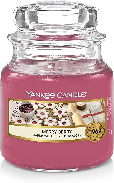 Yankee Candle Scented Candle, Merry Berry Small Jar Candle, Burn Time: Up to 30 Hours