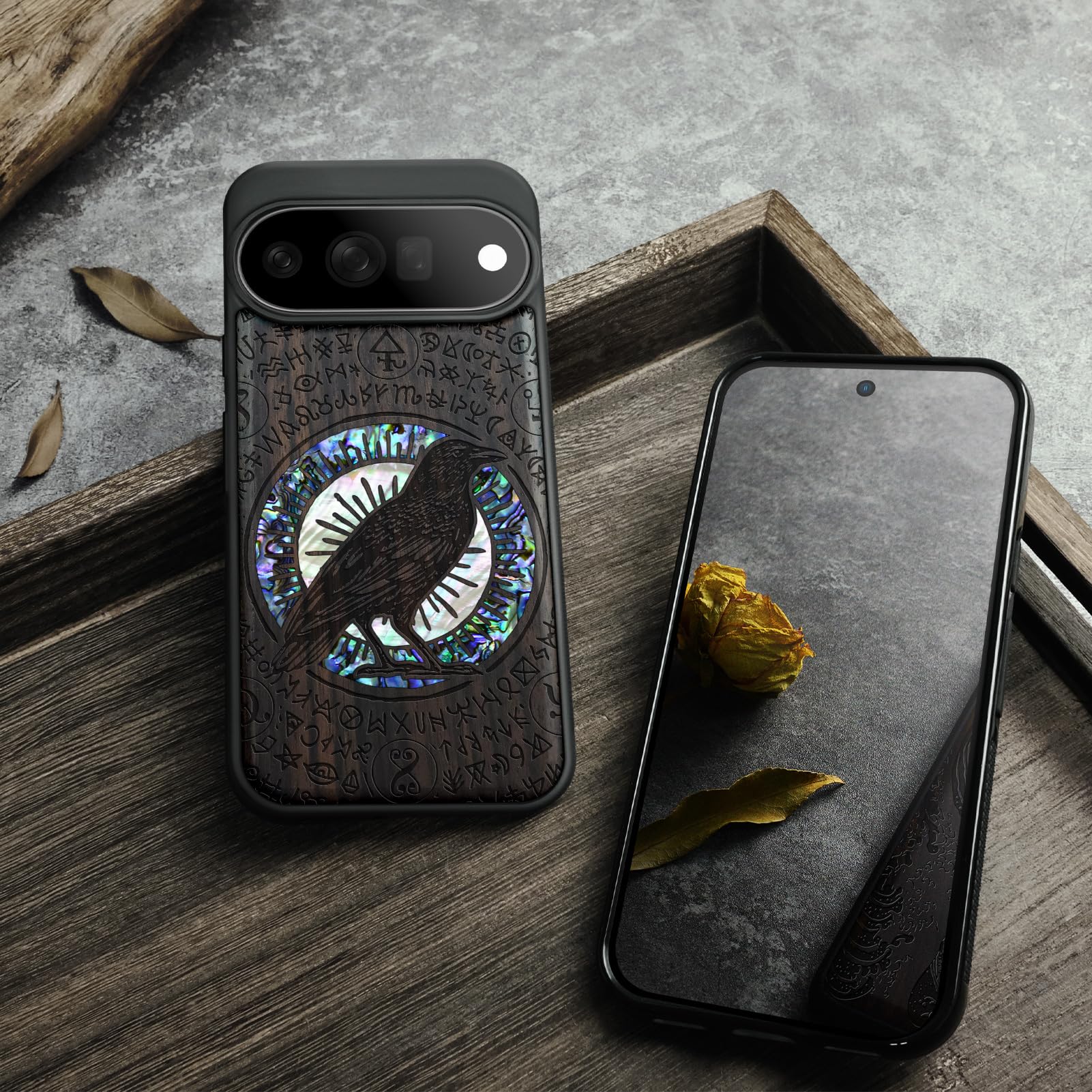 Carveit Madera Funda para Google Pixel 11 Pro (Oscura-Brujería de Cuervo) | Compatible con MagSafe [Grabado en madera e incrustación de mejillones] Magnética Cover para Pixel 11 Pro Carcasa