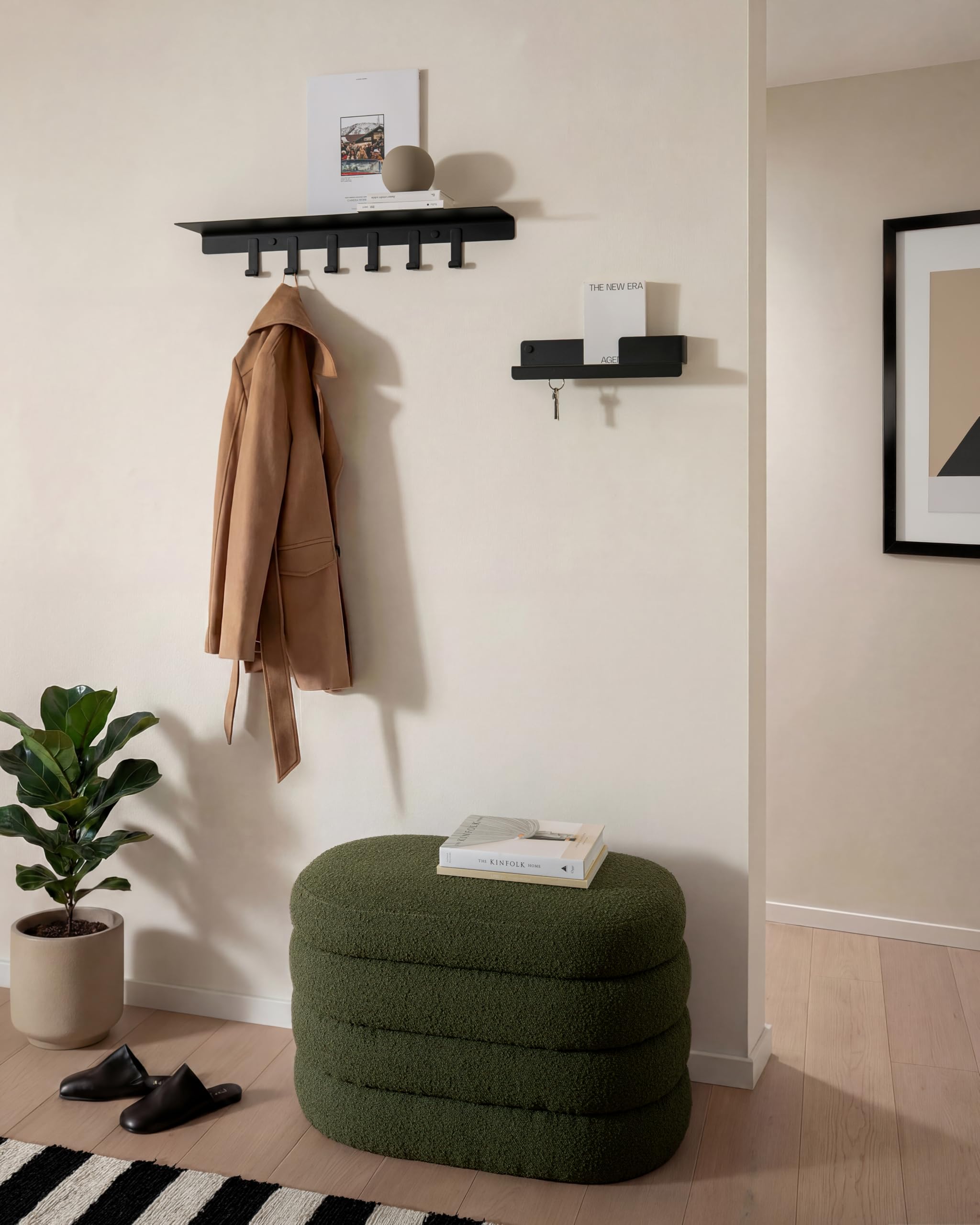 Kazai. Perchero de pared 'Holmsen' | Perchero moderno con estante de metal | Panel perchero minimalista para entrada y recibidor | Colgadores de ropa para pared | Negro