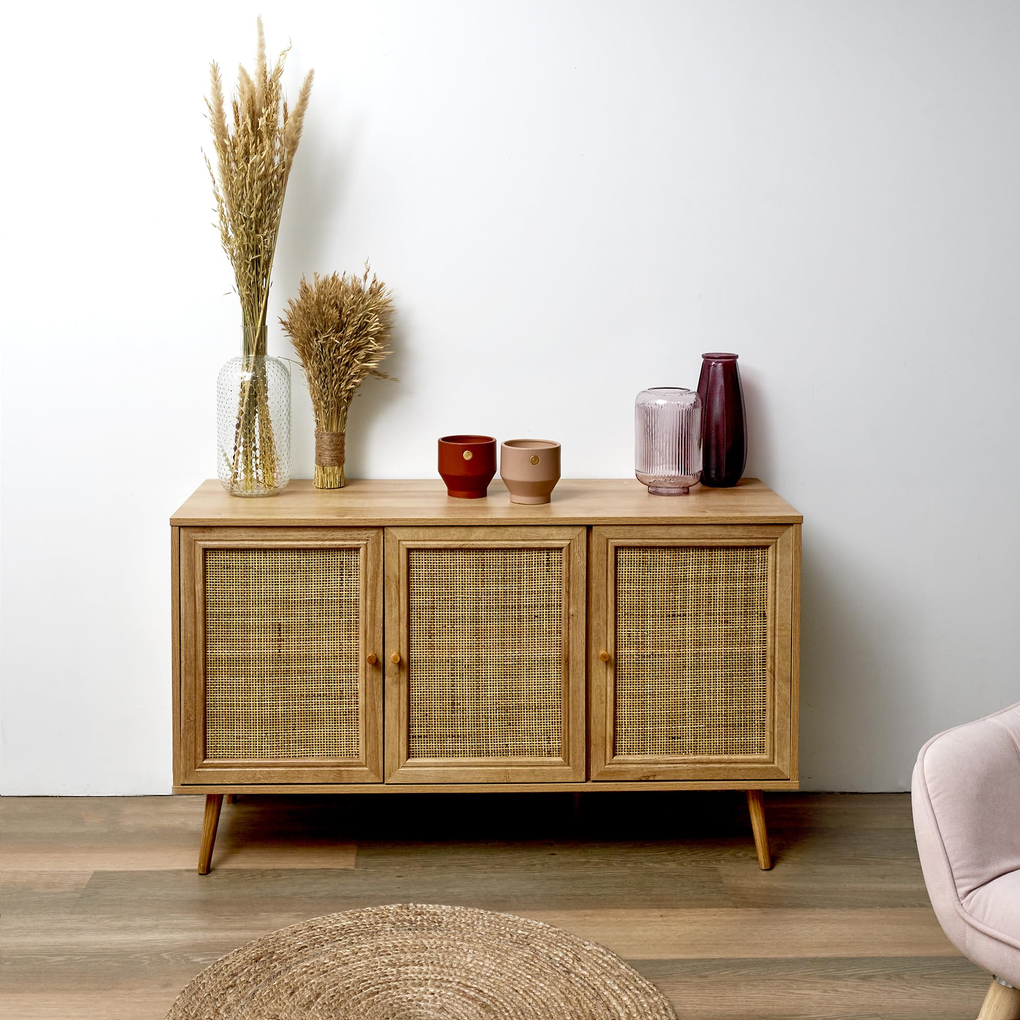 HOME DECO FACTORY - HD7454 Aparador 3 Puertas de Madera - Estilo Bali - Almacenamiento Elegante para Salón o Comedor - para tu Hogar - Acabado Beige Oro Crema | Aparador de madera de 3 puertas estilo Bali - Mueble de almacenamiento resistente para sala de