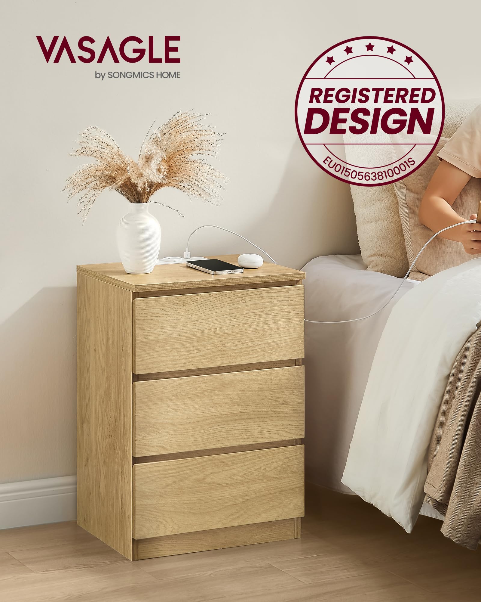 VASAGLE KAILYN Collezione - Comodino con Stazione di Ricarica, con 3 Cassetti, 2 Prese AC 2 Porte USB, per Soggiorno, Camera da Letto, Studio, Giallo Paglierino LET631Y70