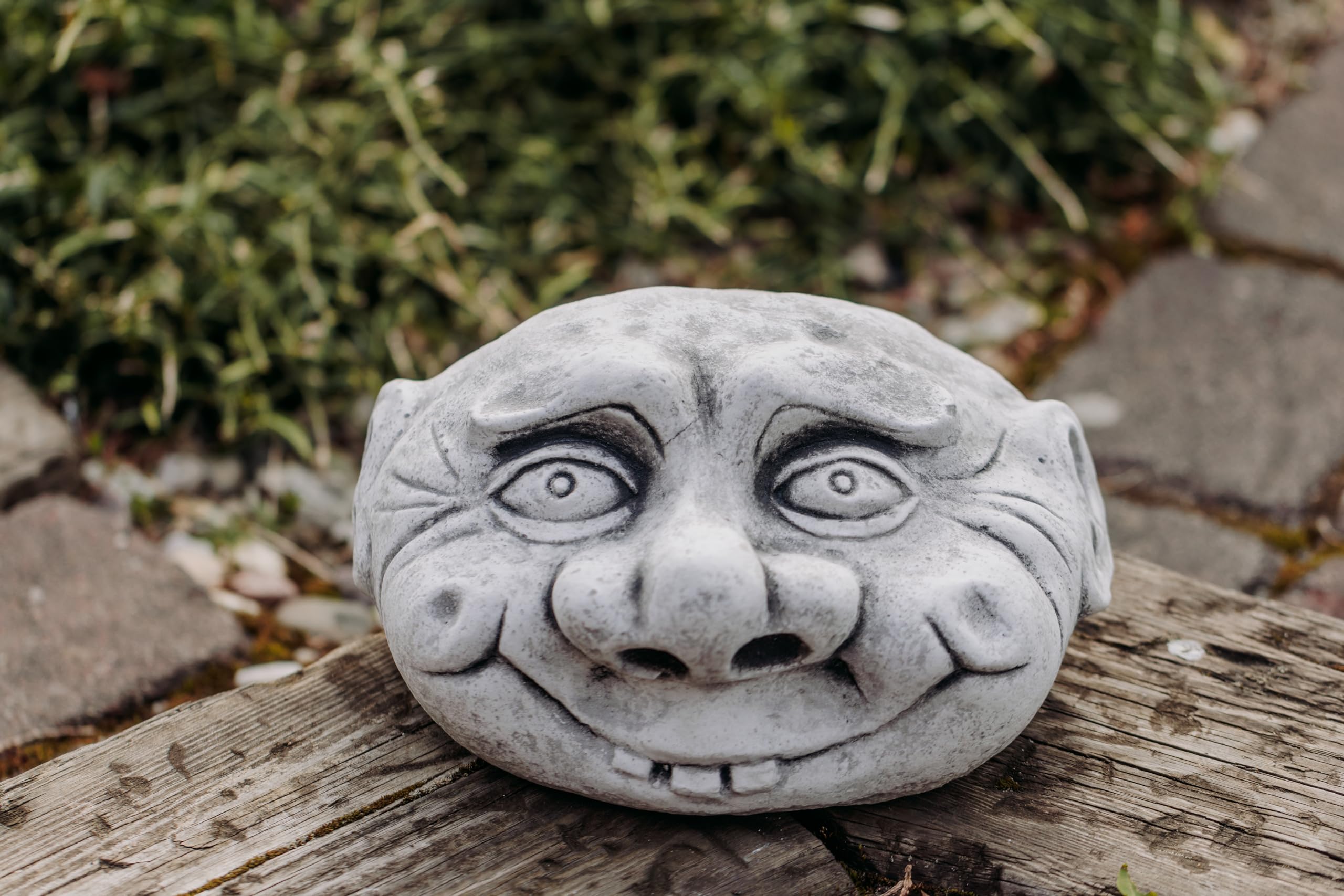 gartendekoparadies.de Lustiges Gesicht Steinkopf, Deko-Stein, H. 15 cm, 25 x 28 cm, 10 kg, Grau, frostsicher aus Steinguss für Außenbereich