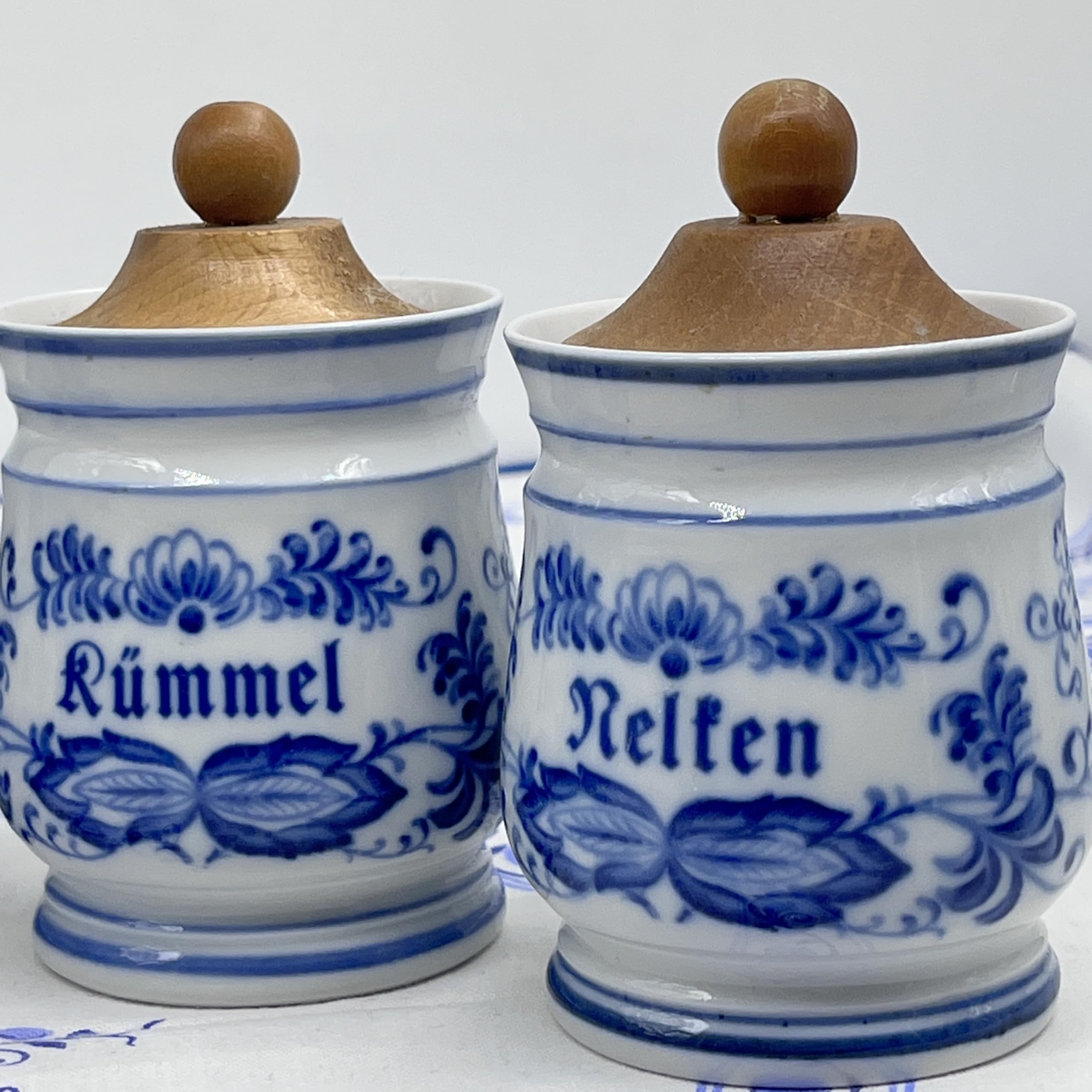 Generisch Antikes Porzellan Gewürzdosen Set 5-teilig Handarbeit Vintage mit Holzdeckel