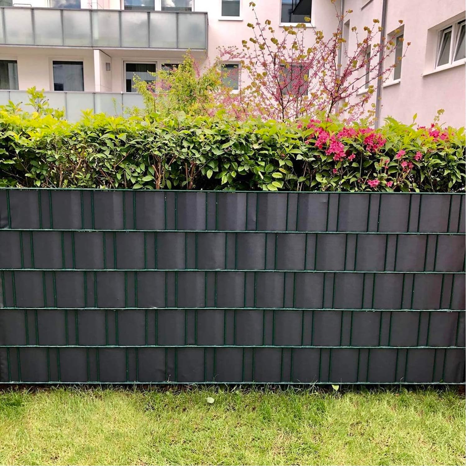Avilia Oscurante da Giardino e Ringhiera - Recinzione da Balcone Facile da Installare in PVC Resistente ai Raggi UV e Intemperie, Frangivista Antracite con 20 Clip Incluse, 19x3500 cm