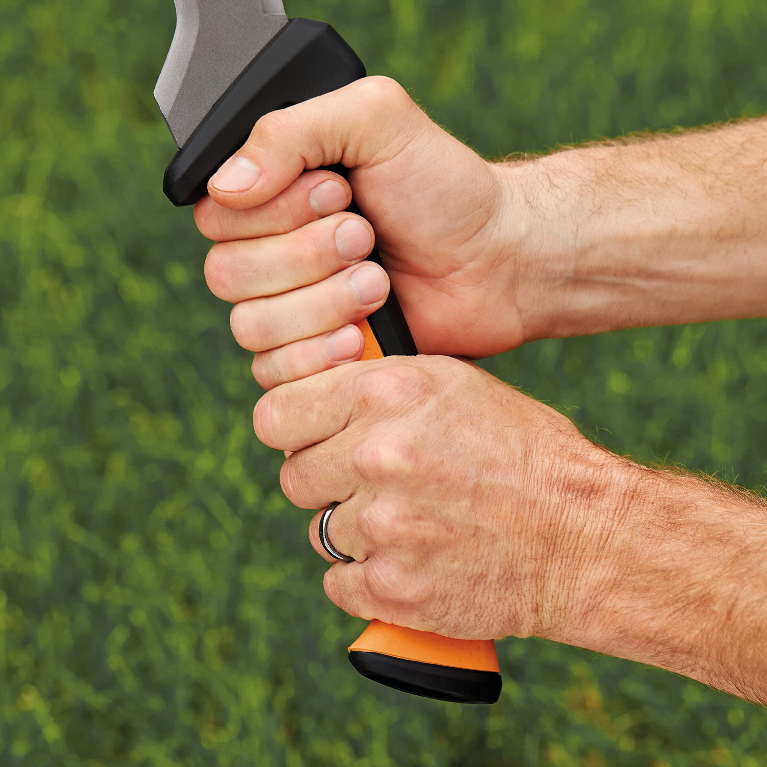 Fiskars Machete-Axt, Inkl. Holster aus Nylon, Klingenlänge: 46 cm, Gehärteter Stahl/Kunststoff, Schwarz/Orange, 1051236