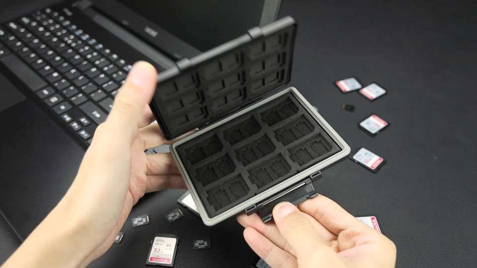 Amazon.co.jp: JJC 54 スロット 大容量 メモリーカードケース 18枚 SD