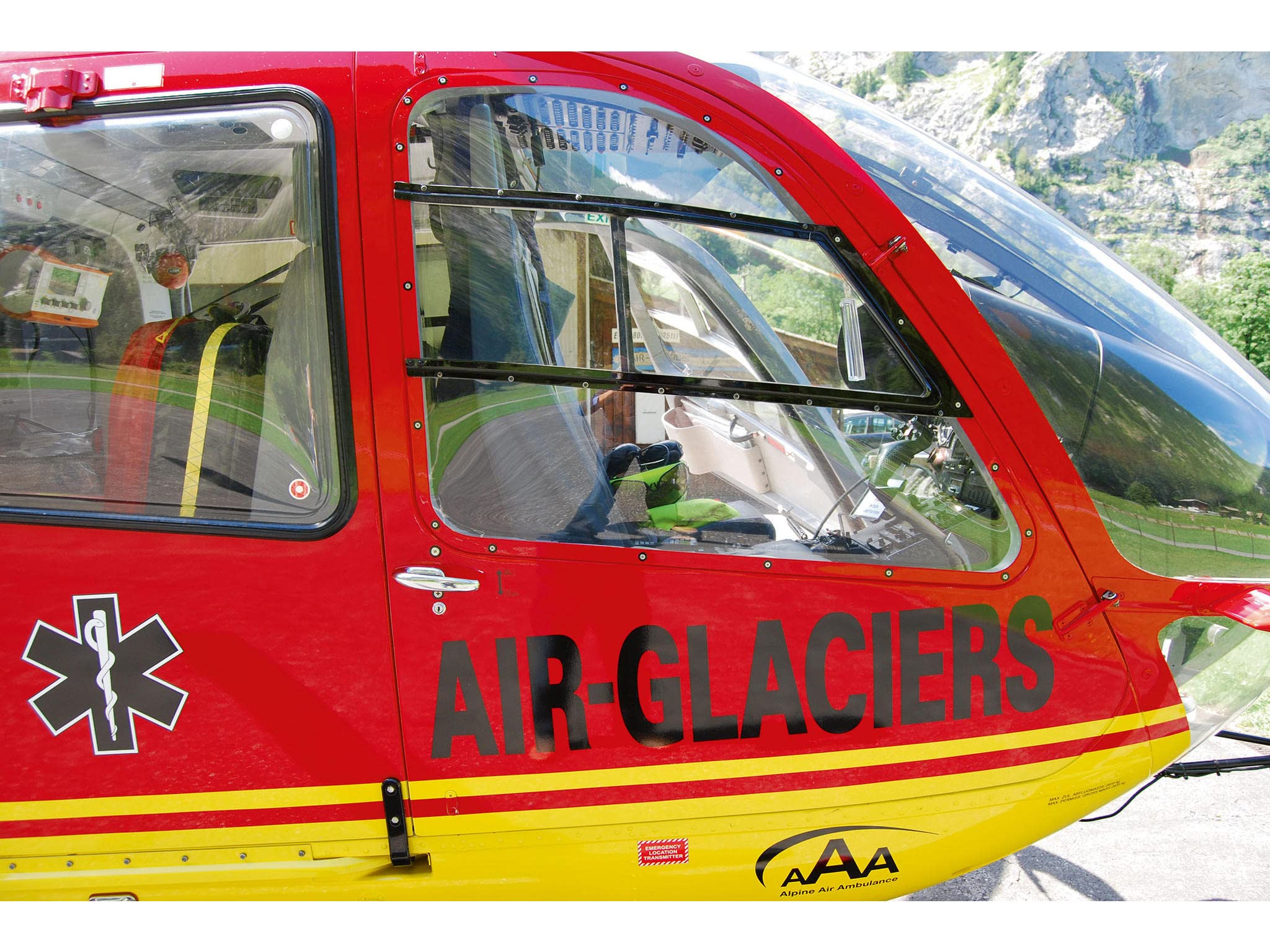 Revell 04986 Airbus Helicopters EC135 Air-Glaciers 1:72 Scale Unbuilt/Unpainted Plastic Model Kit, Red, White, 14.3 cm x 14 cm - Image 2