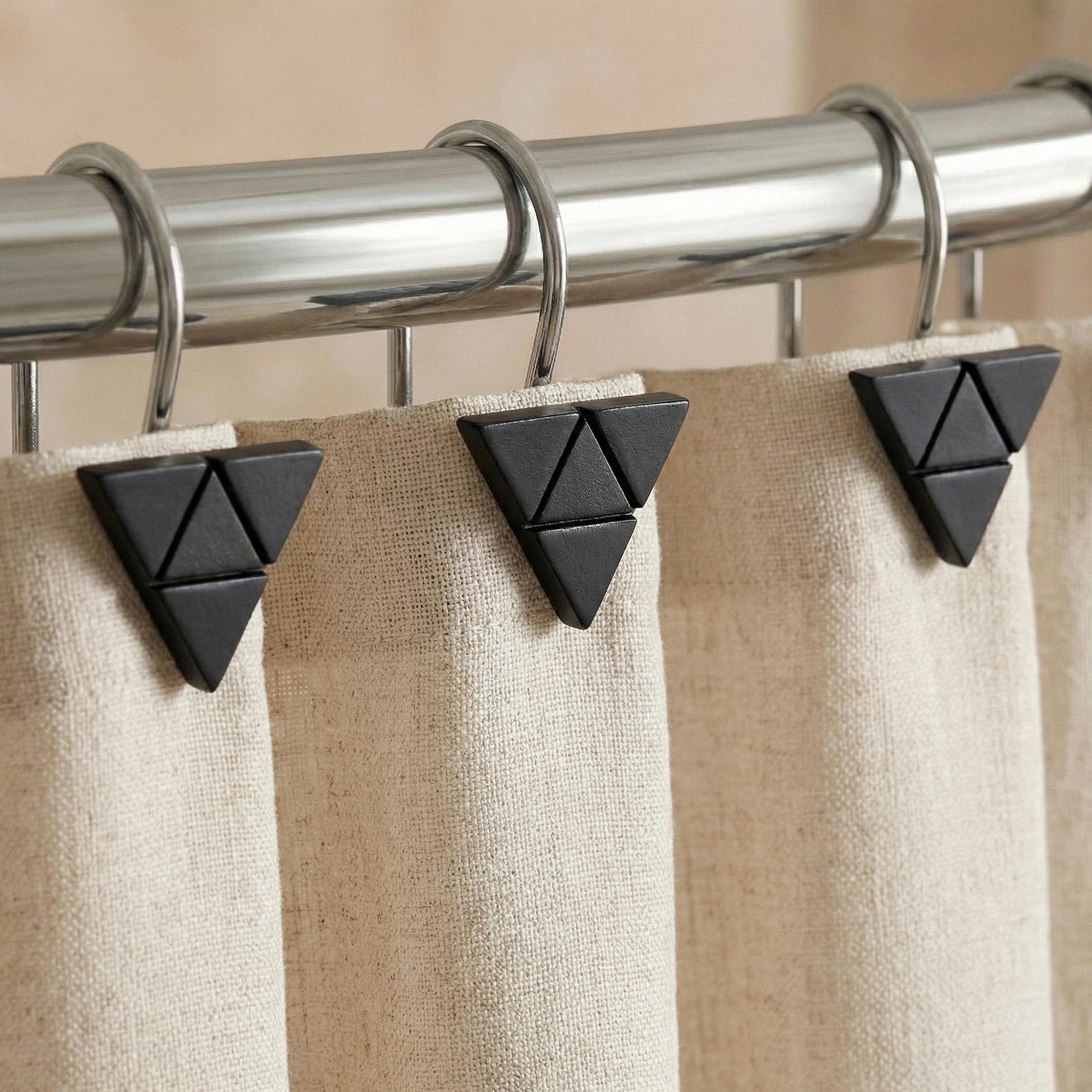 Crochets de rideau de douche géométriques noirs anneaux acier poli
