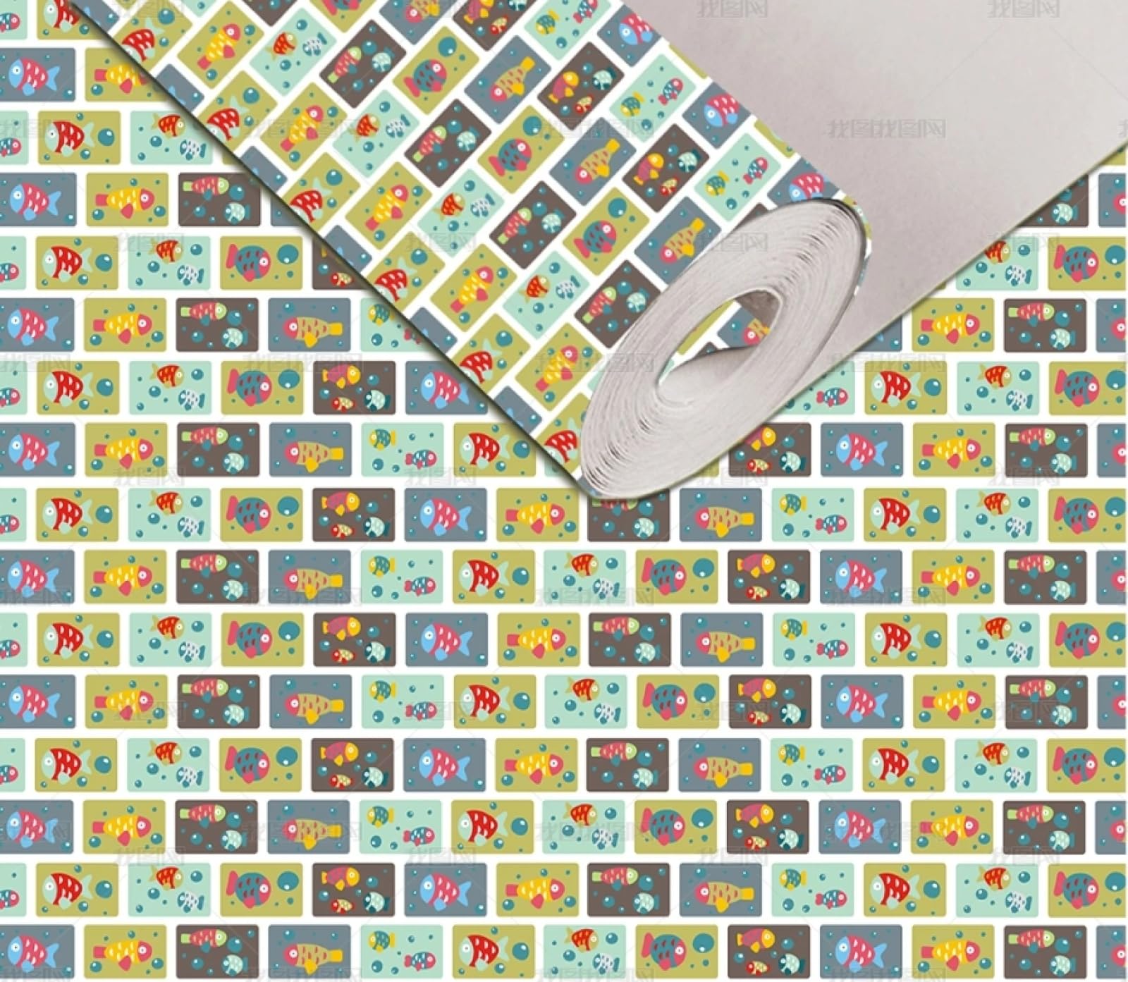 Papier peint autocollant : solution anti-tache pour murs et meubles abîmés