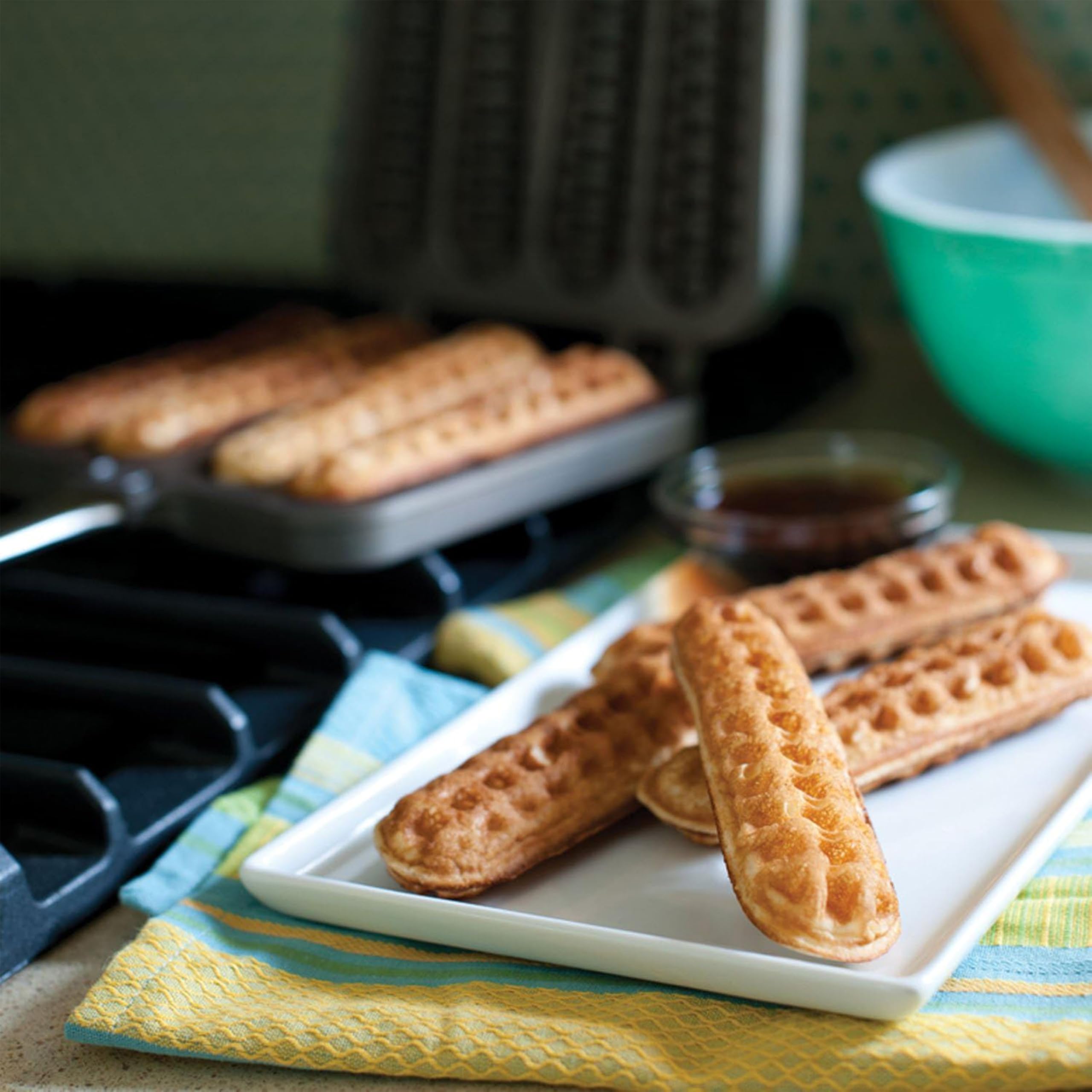 NordicWare Ware - Piastra per waffle, in alluminio, 34,5 cm, 33,4 x 20,3 x 3,8 cm, 1 pezzo