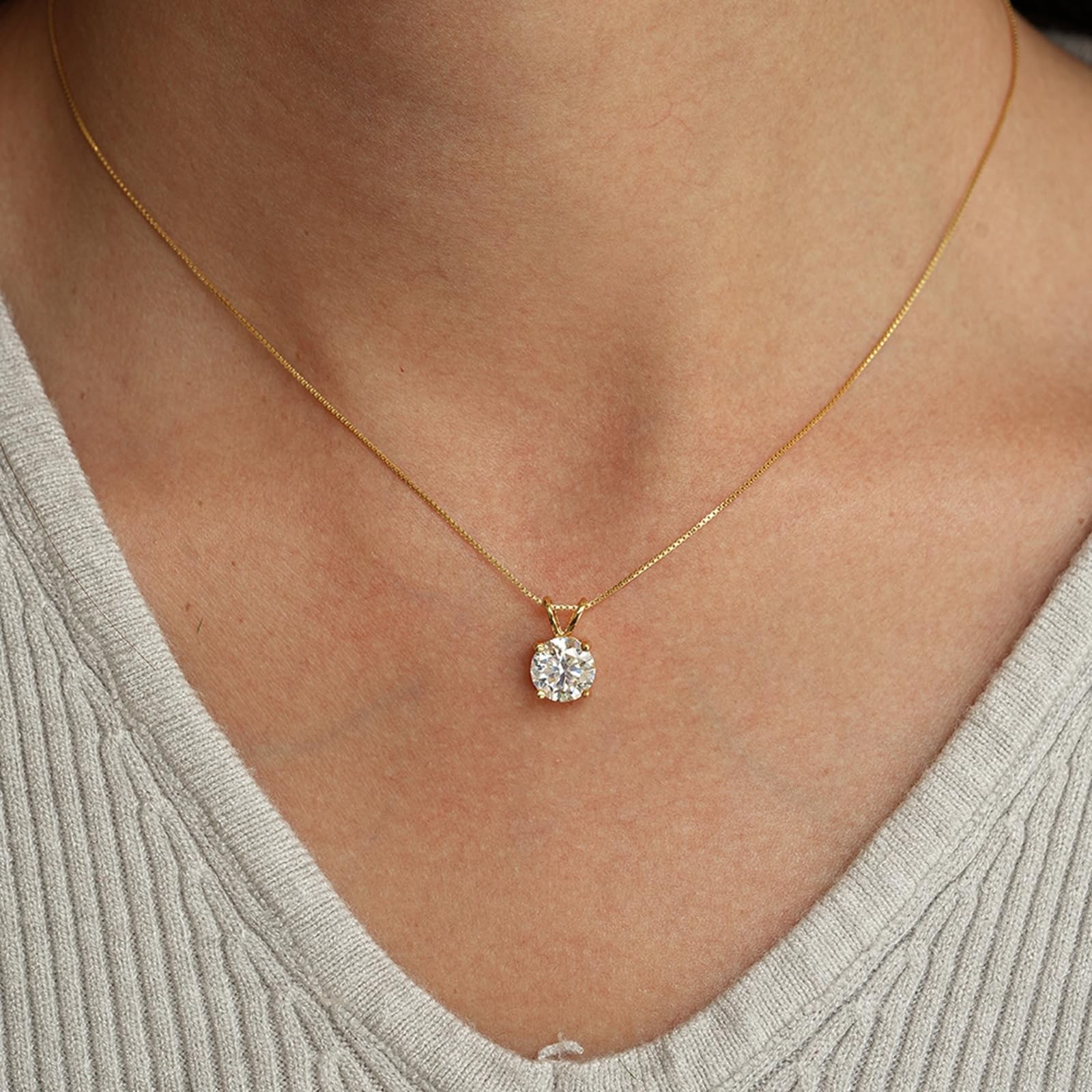 Wycian Statement - Collana in oro giallo da donna con moissanite bianca, collana solitaria minimalista a 4 denti con ciondolo, 45 cm