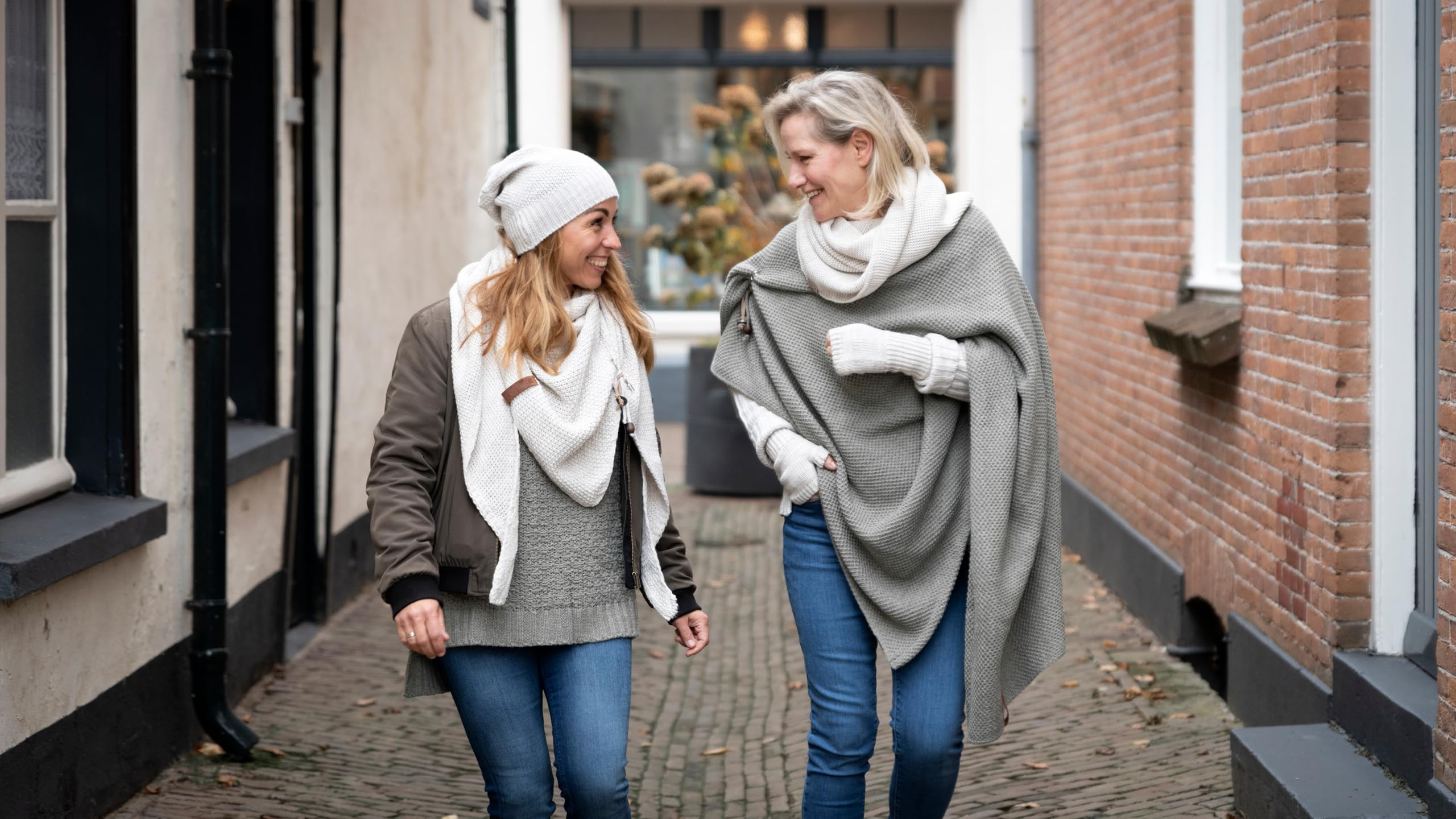 KNIT FACTORY - Jamie Loop Schal - Gestrickter Schlauchschal - Herbst & Winter Essentials - Zeitloses Mode-Accessoire - Für Damen und Herren - Strickschal mit Wolle