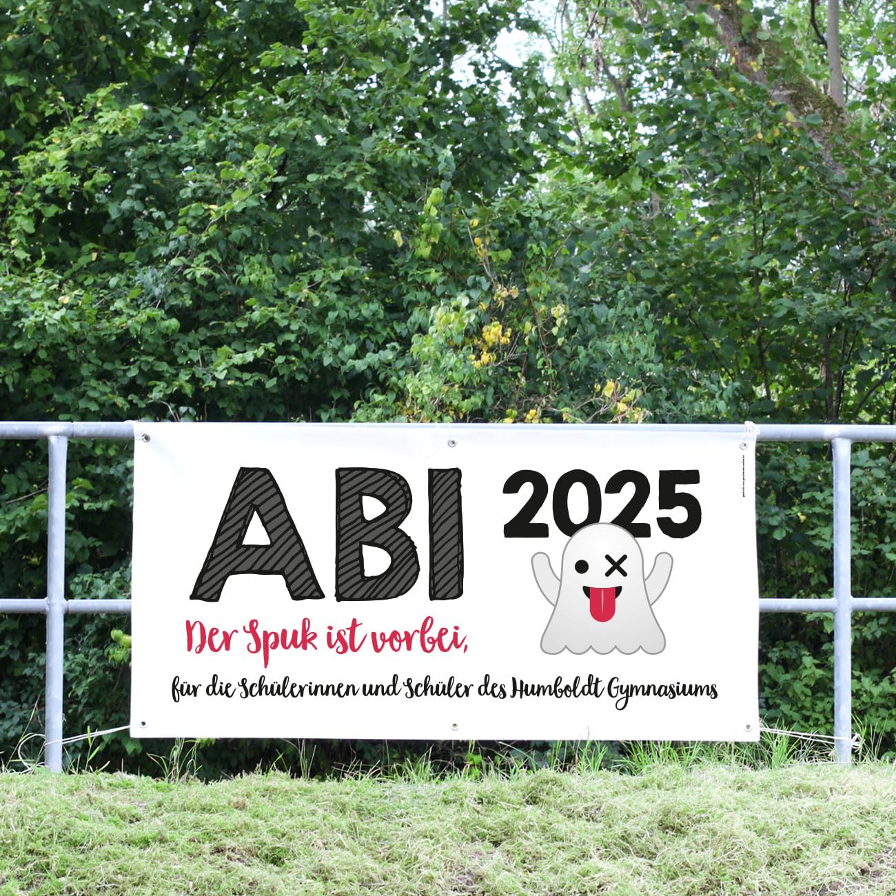 Herz & Heim® Abi 2025 Plakat - 'Der Spuk Ist Vorbei!' Mit Persönlichem Textaufdruck (Kunststoff Oder Poster)