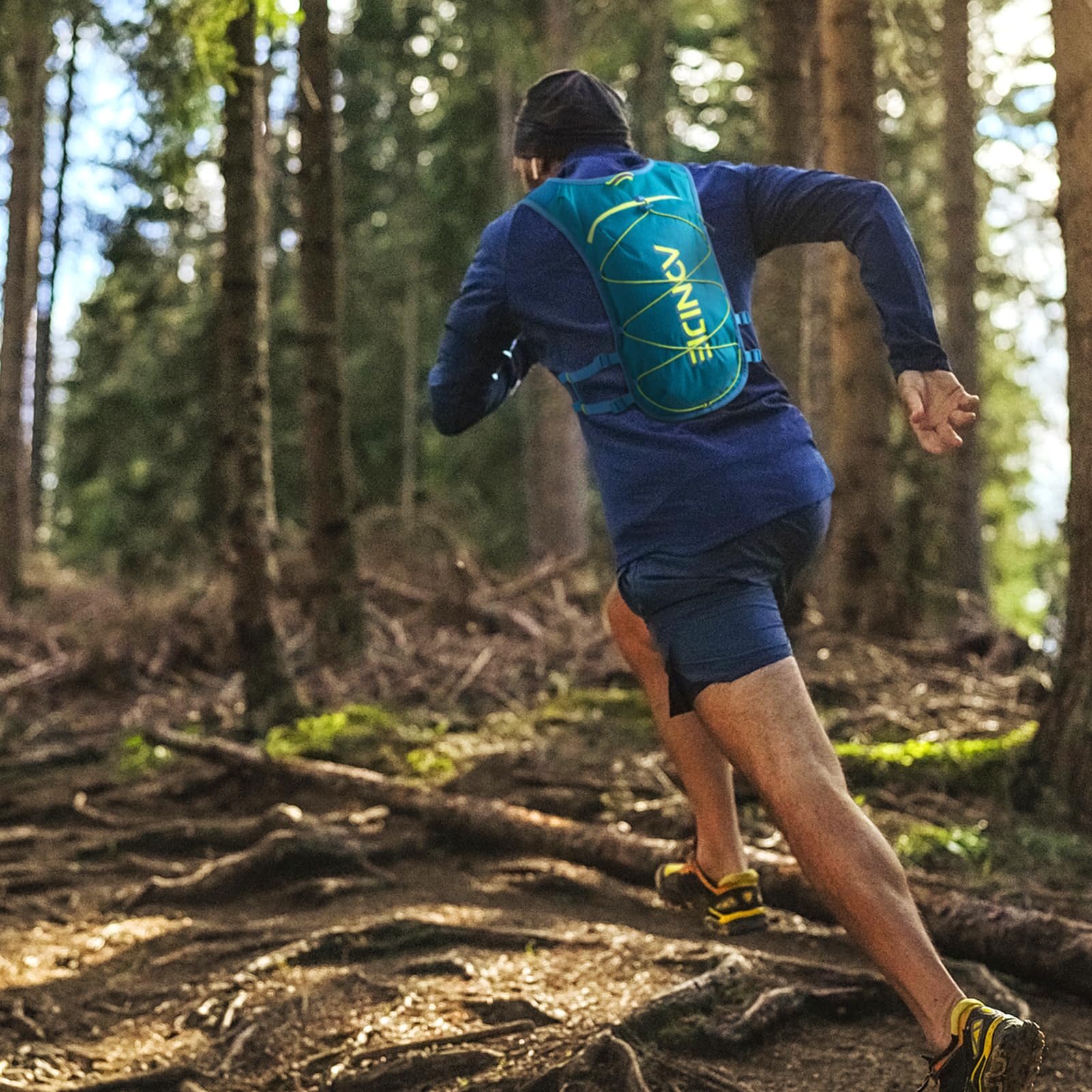 Azarxis Sac à Dos de Vélo Léger Gilet de Course Sac d'Hydratation avec Poche à Eau de 2L pour Cyclisme Randonnée Running Trail Marathon Homme Femme