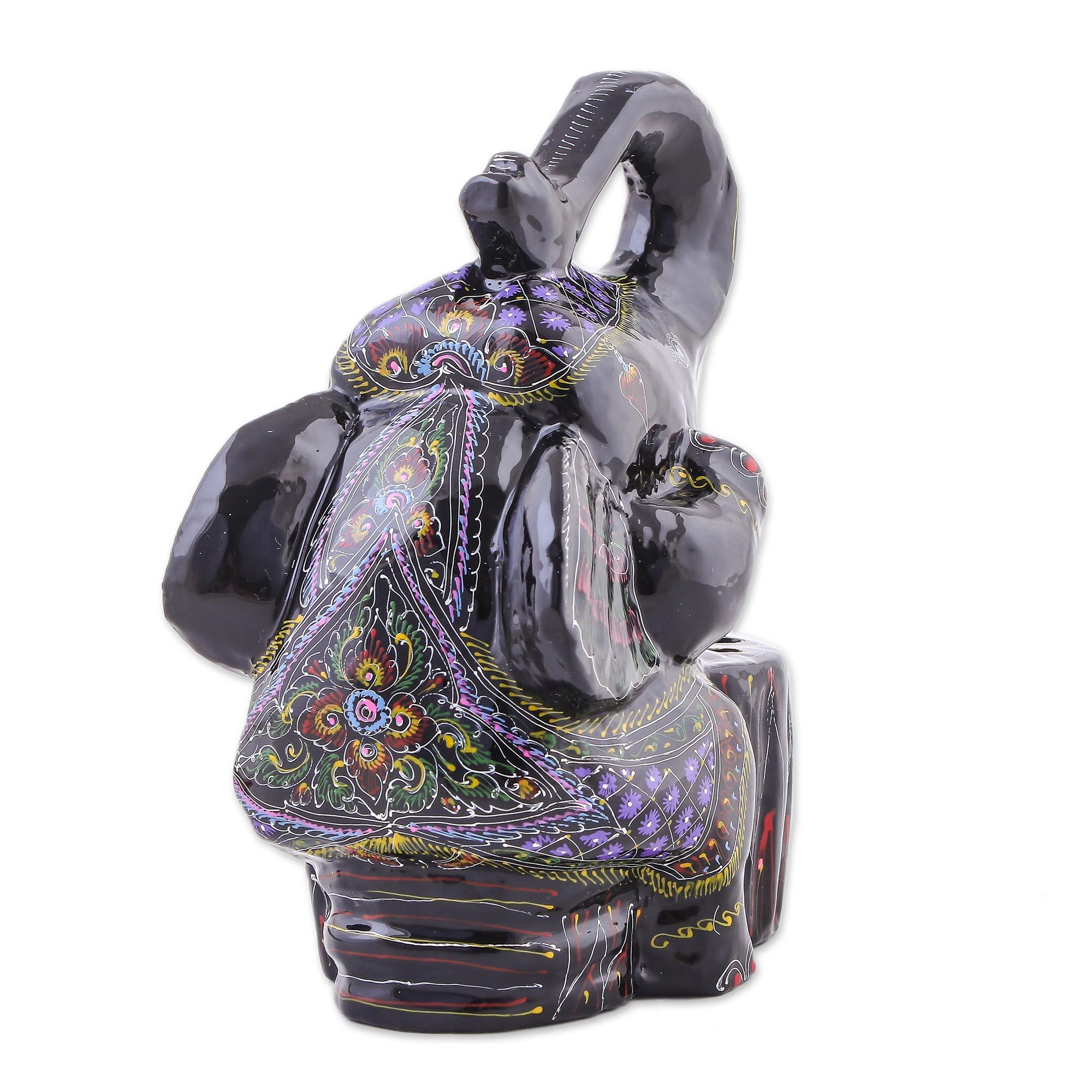 NOVICA Handgefertigter lackierter Stiftehalter aus Holz, schwarzer „Flirty Elephant“