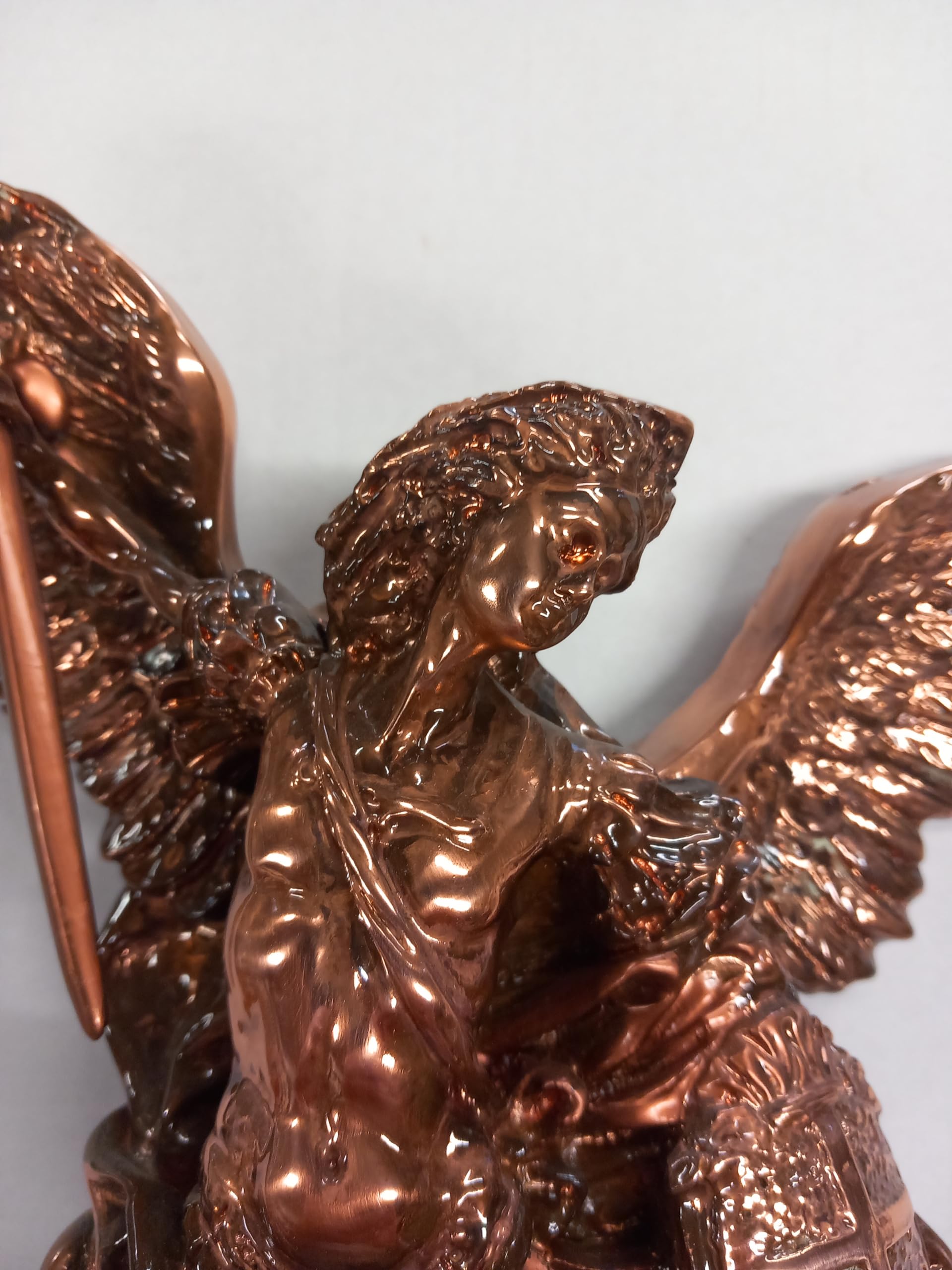 Generico ArteSacraCaravaggio Statua San Michele Arcangelo, in resina cm 37 all'ala, per interni ed esterni, laminato bronzo antico, decorata a mano, produzione artigianale italiana