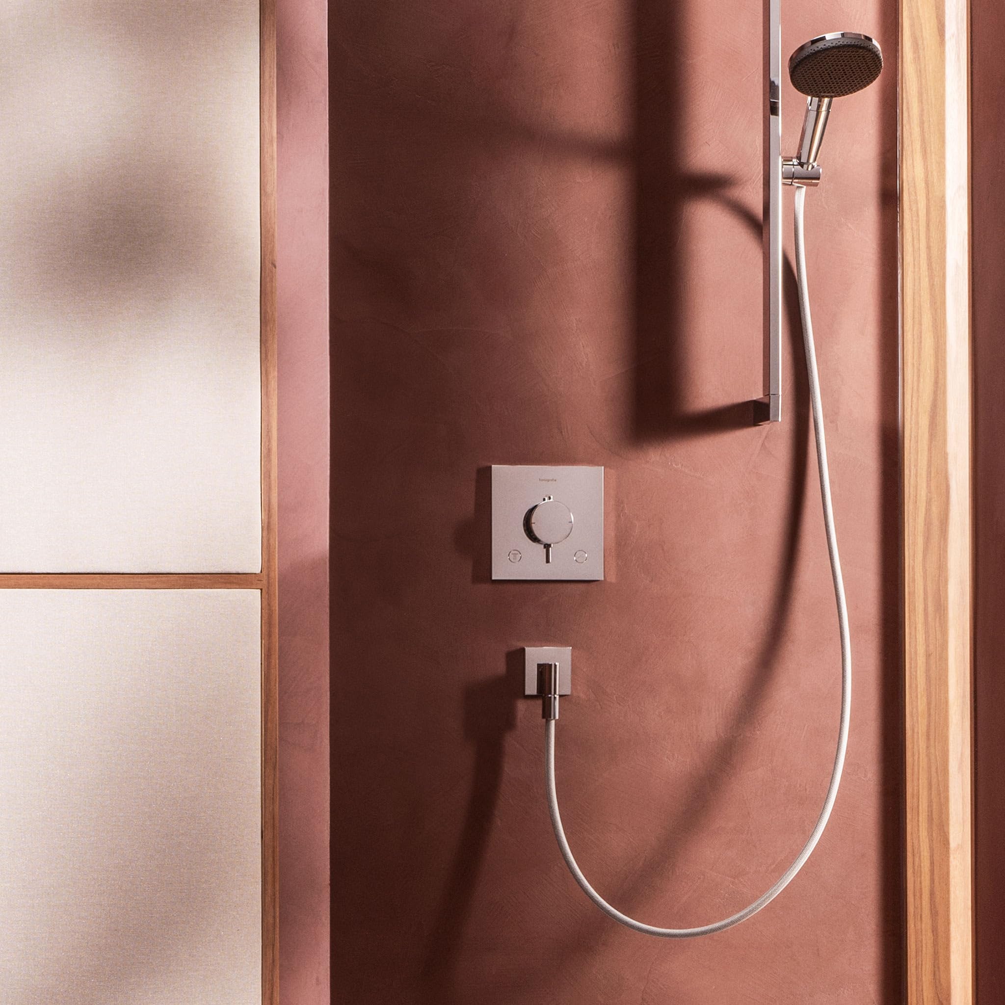 hansgrohe FixFit Fine E 28883000 Raccord mural universel avec clapet anti-retour, coude de raccordement mural, chromé