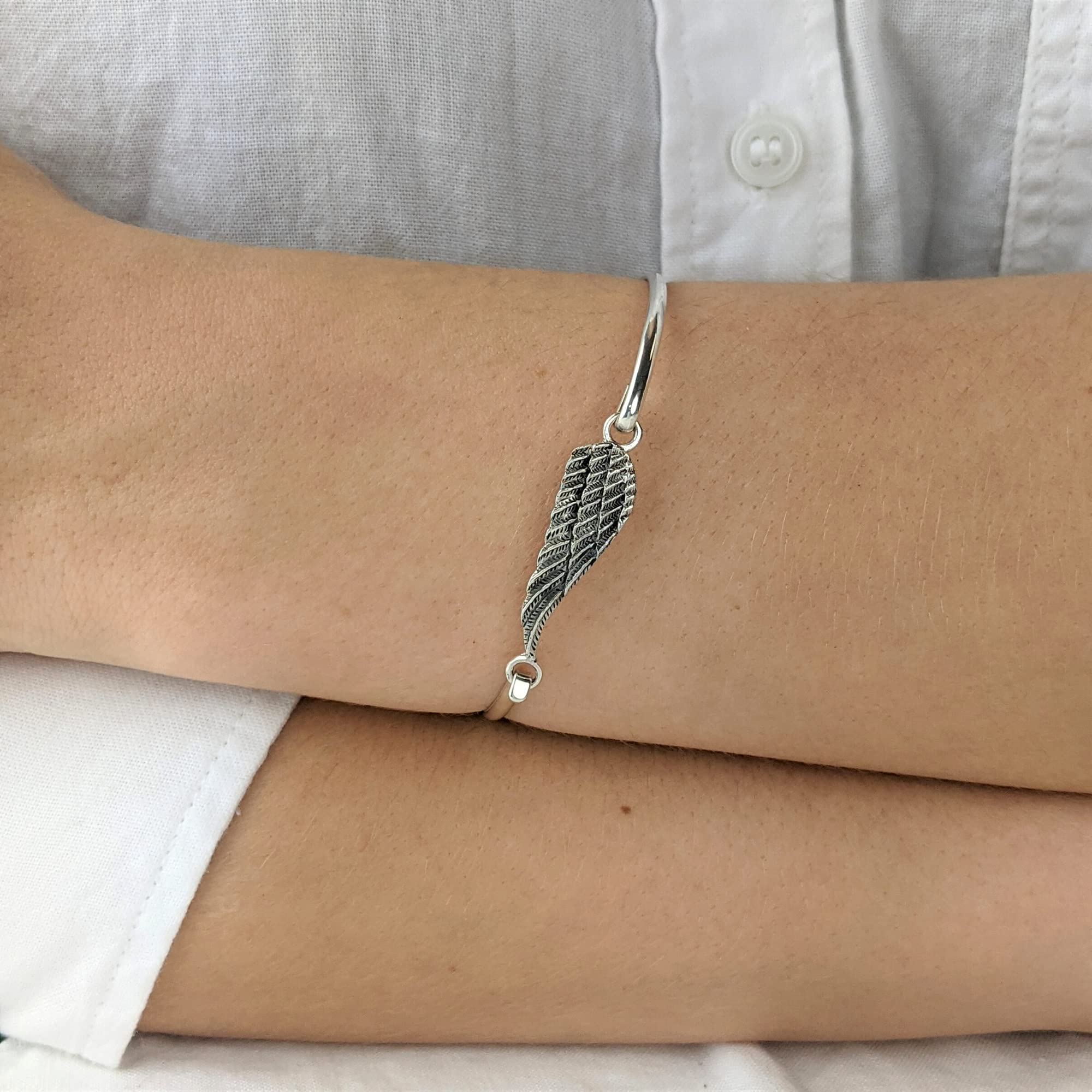 Silverly Brazalete Alas Ángel Plata de Ley 925 Cierre Gancho | Pulsera Apilable Plumas Plata Maciza | Joyas Celestiales Mujer | Regalo Novia | Regalos Novia | Pulseras Amistad