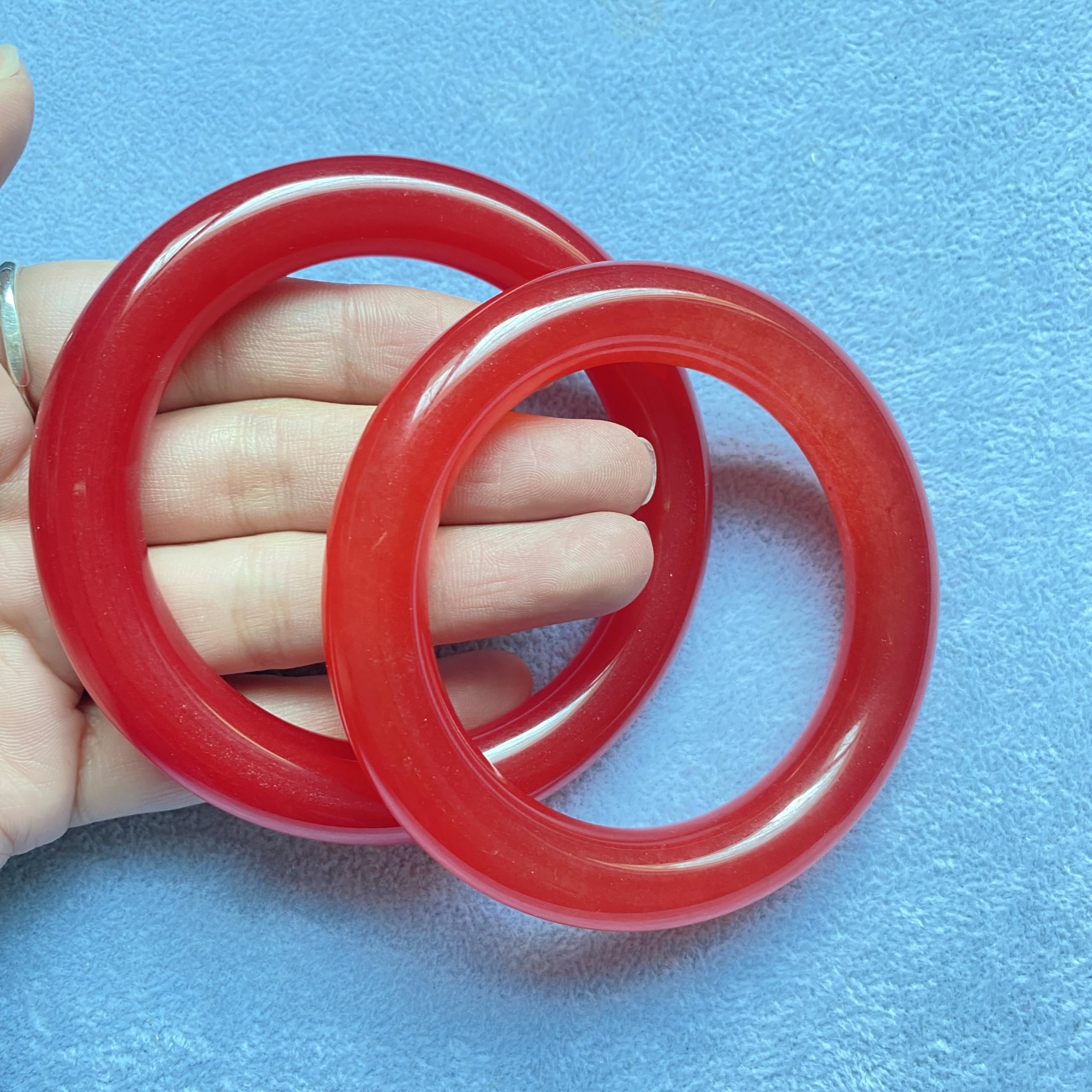 Bracciale di banco di Giada Rotonda di per Donne Cinese Bracciale di ricchezza di buona Fortuna Elegante Regalo di Compleanno di Compleanno in Pietra Rossa Vera e Propria (Rotondo Red1, 56-57)
