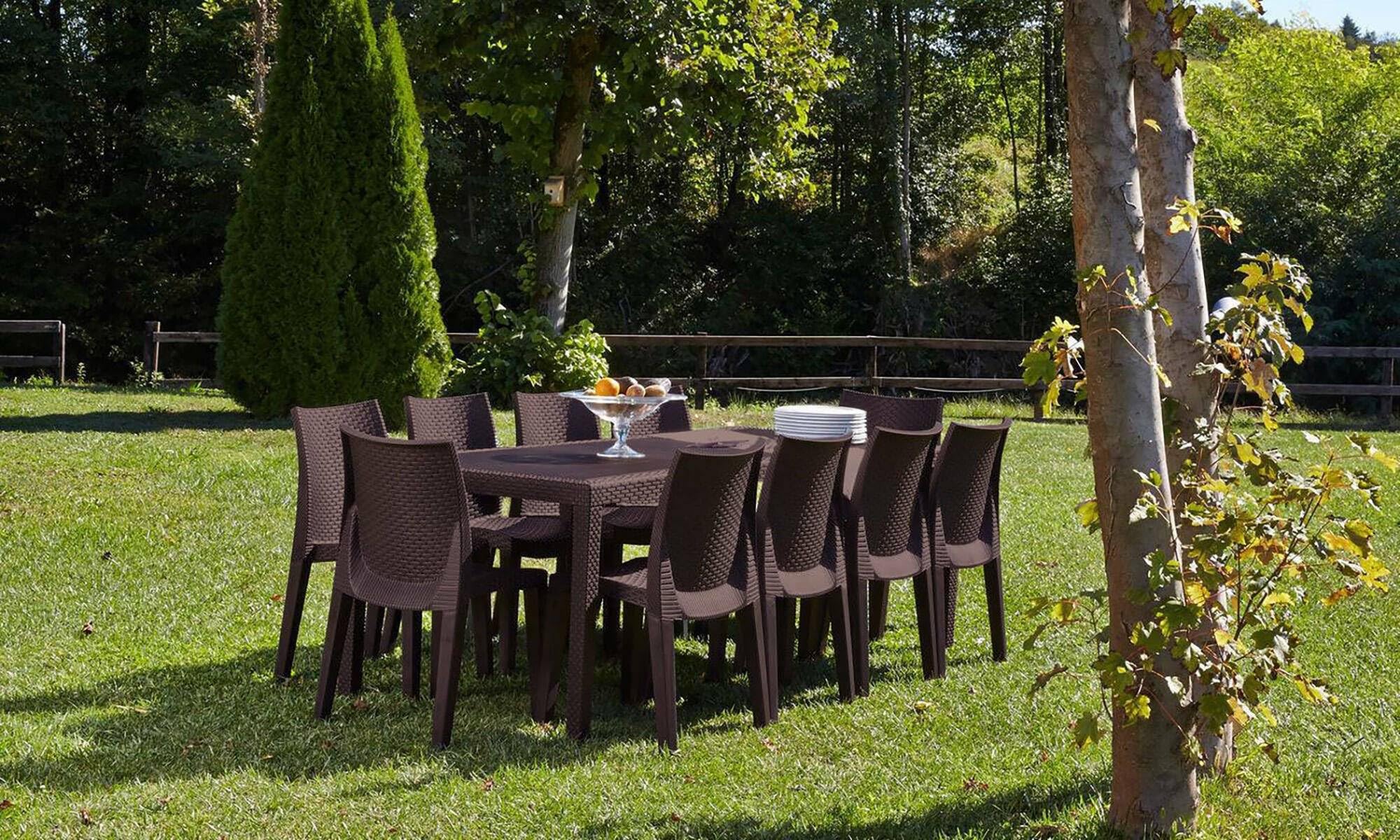 Dmora - Tavolo da esterno Roma, Ripiano rettangolare allungabile da pranzo, Tavolo da giardino estensibile effetto rattan, 100% Made in Italy, 150/220x90h72 cm, Marrone