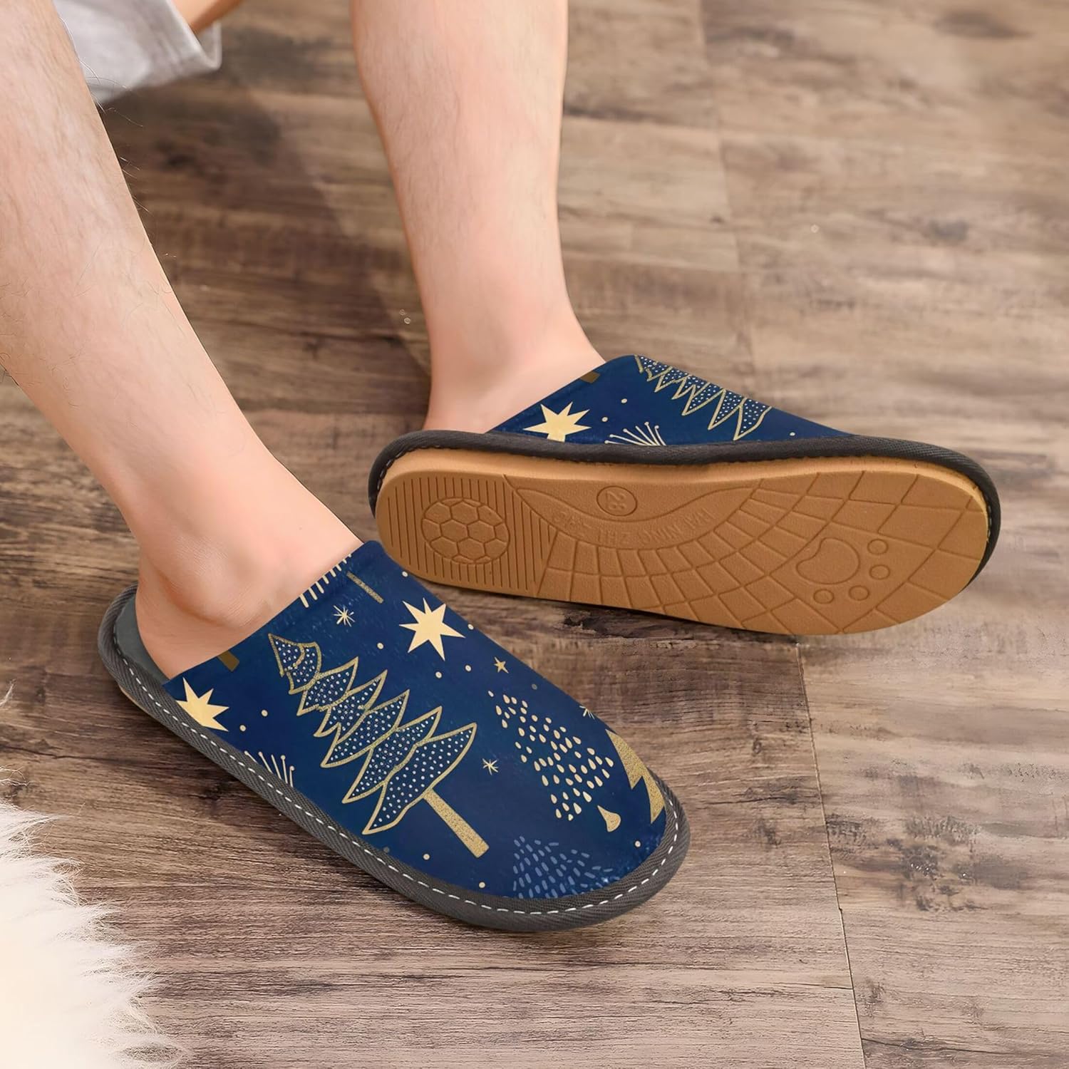 Christmas Tree Xmas House Slippers – Cozy Fuzzy Slippers for Guests, Washable & Disposable, Perfect for Shoeless Home, Spa & Hotel Use A111515