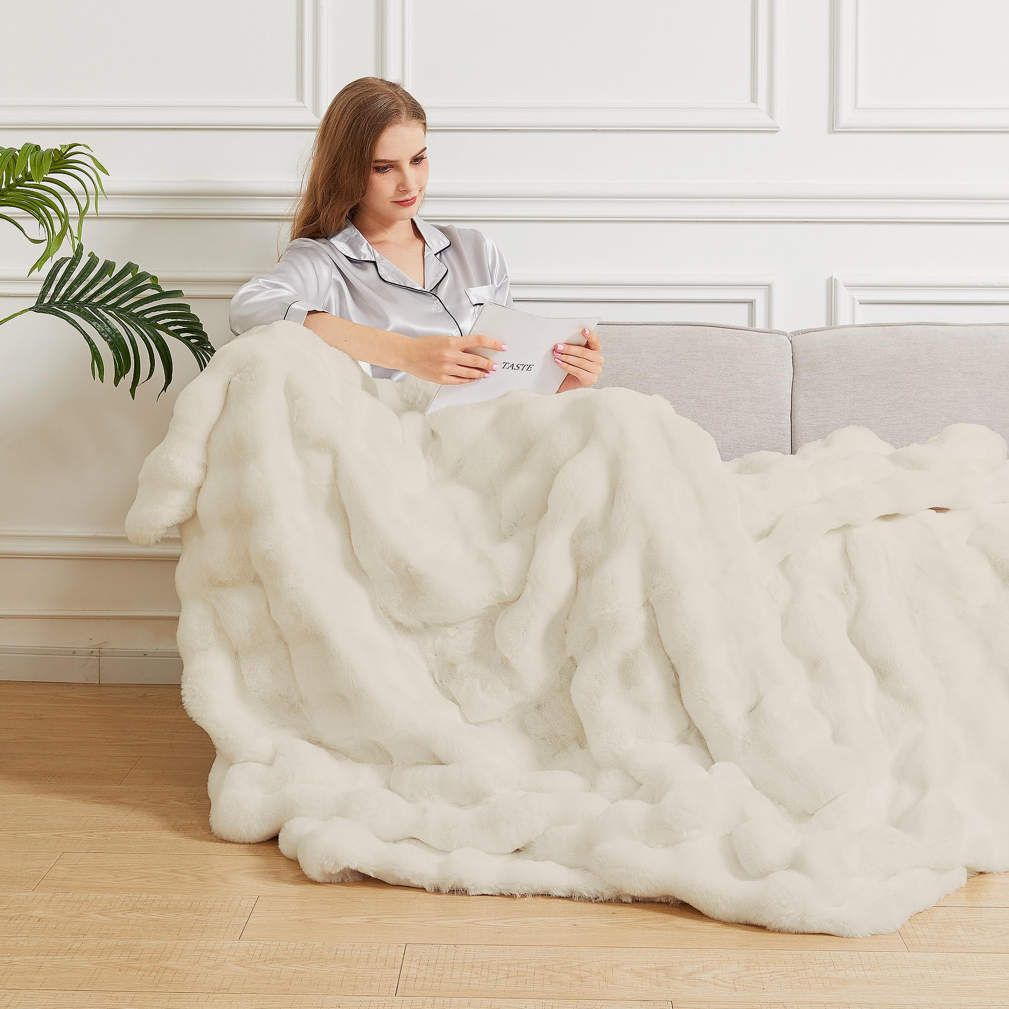 Beige Fuzzy Faux Fur Throw Blanket for Couch Bedroom Living Room Furry Soft Fluffy Bed Comforter 60x80 Thick Warm Blanket for Winter Home Gifts 860 GSM