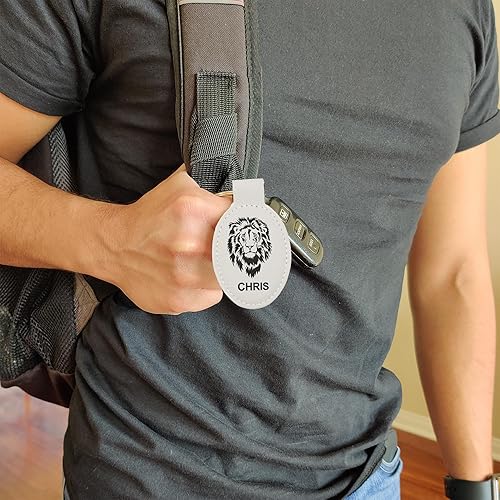 Miniatura 231 de LaserGram Llavero ovalado, Virgen de Guadalupe, grabado personalizado incluido (rústico con oro)