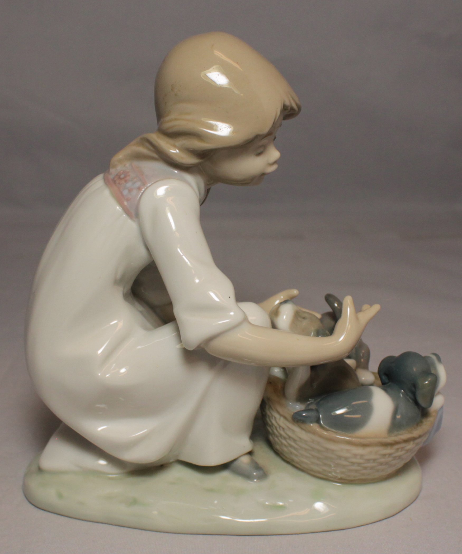 Amazon｜Lladro Joy in a basket 01005595｜収納用品 オンライン通販