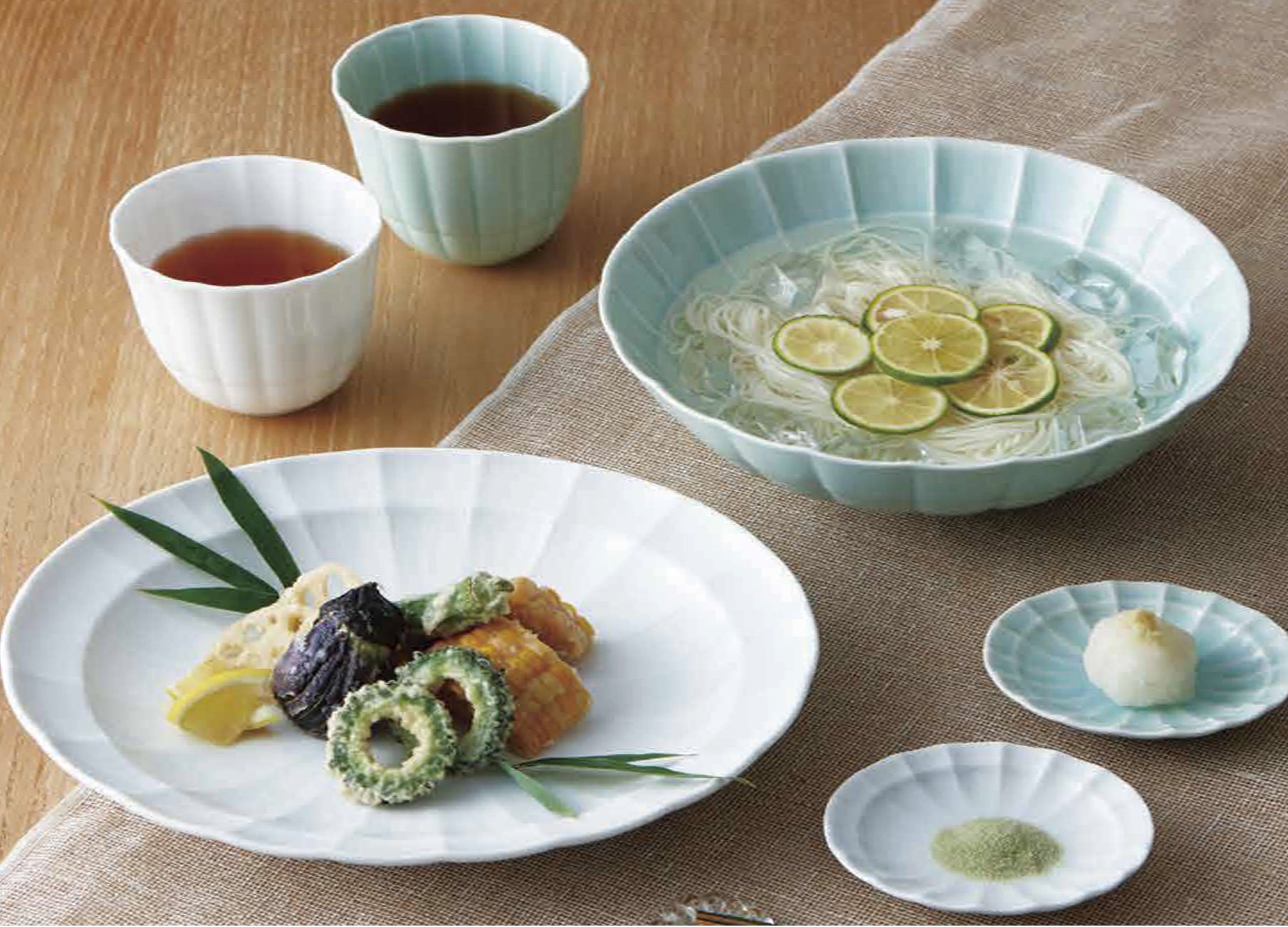 Amazon｜深山 プレート 皿 25cm 輪花 すずね 白磁 日本製｜三徳包丁