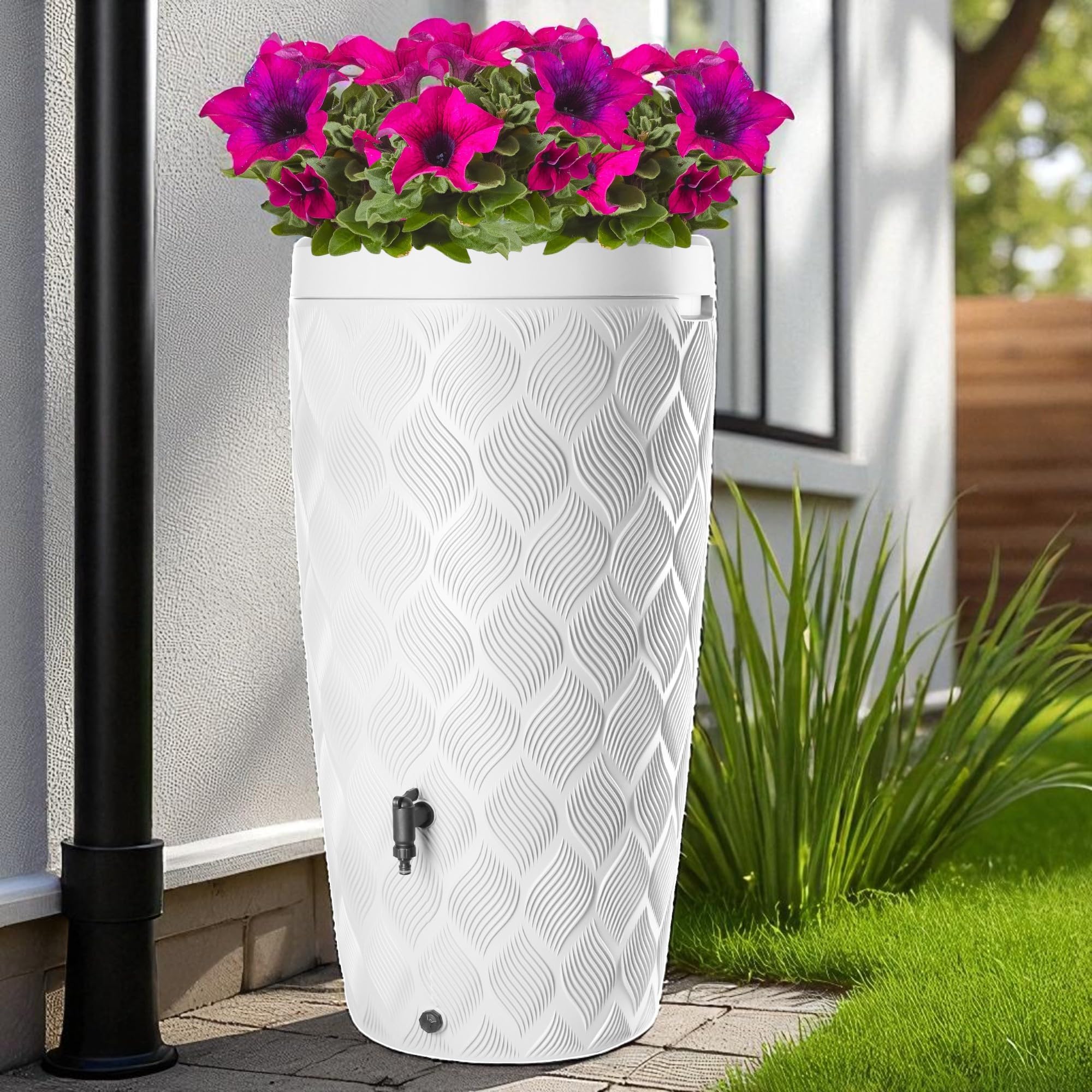 Design Regenwassertank 240L Weiß – Pflanzbar – 112 cm Höhe – Inkl. Fallrohranschluss-Set – Wasserbehälter für Garten – Regentonne Kunststoff (Weiß)
