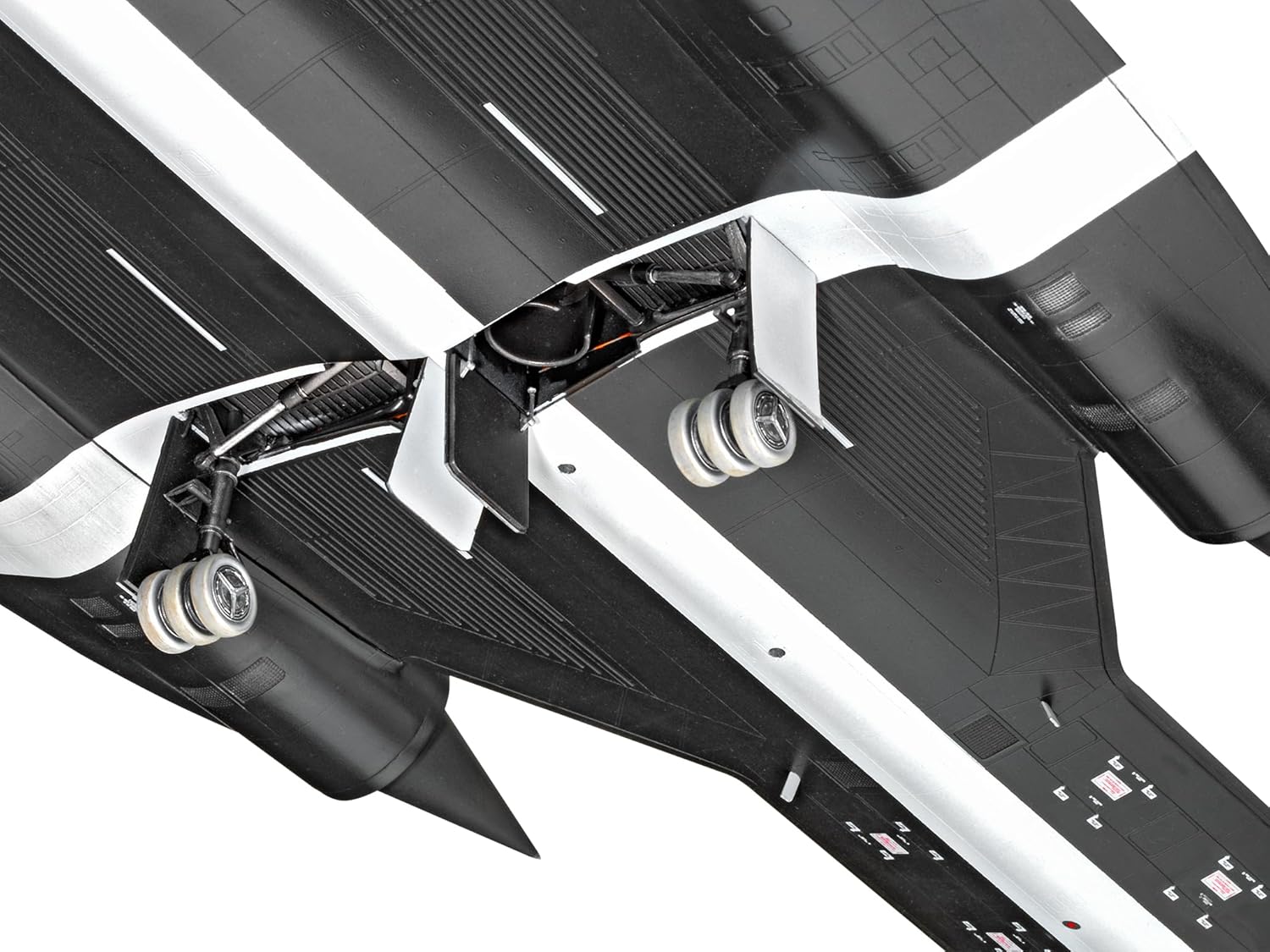 Revell 85-5720 SR-71A Blackbird 1:48 Scale 170-Piece Skill Level 5 Model Airplane Building Kit