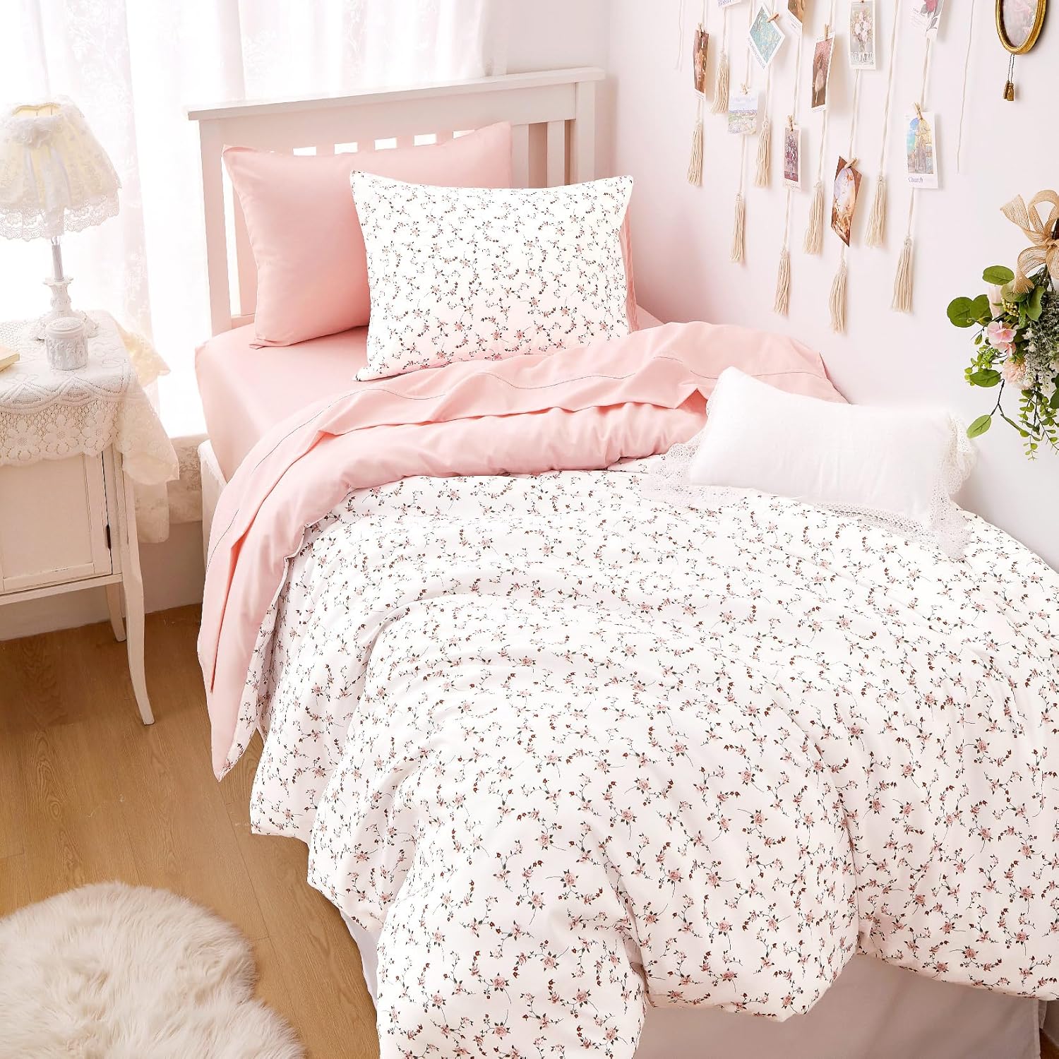 Wake In Cloud – Floral Comforter Set, Coquette Cottagecore Aesthetic Cute Flower Pattern for Women Teen Girls, Soft Lightweight Dorm Bedding, 3 Piece, Pink, Twin/Twin XL Size