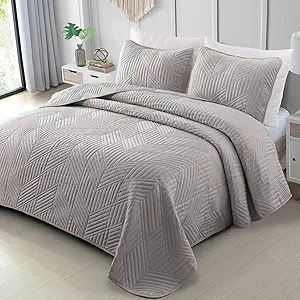 Exclusivo Mezcla Ultrasonic Twin Quilt Bedding Set, Lightweight Light Grey Bedspreads Soft Modern Geometric Coverlet Set for All Seasons (1 Quilt and 1 Pillow Sham)