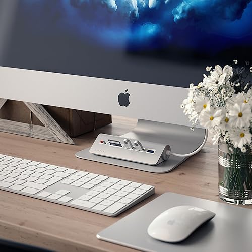 Miniatura 5 de Satechi Hub USB C para escritorio, concentrador USB C con 3 puertos de datos USB-A 3.0, lectores de tarjetas microSD, concentrador USBC para MacBook