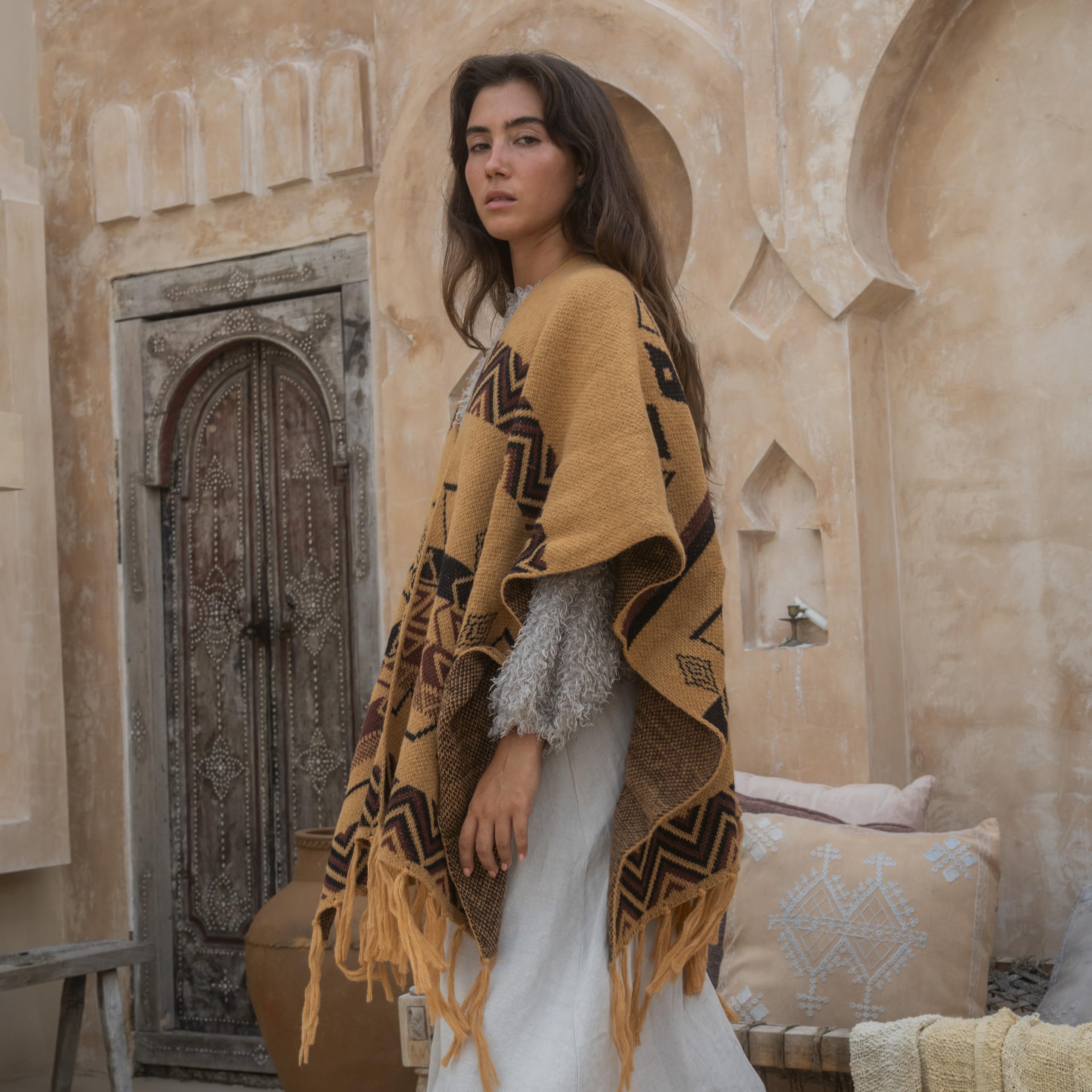 Made by Nami Poncho Damen Umhang Beige Boho Style Festival Accessoires