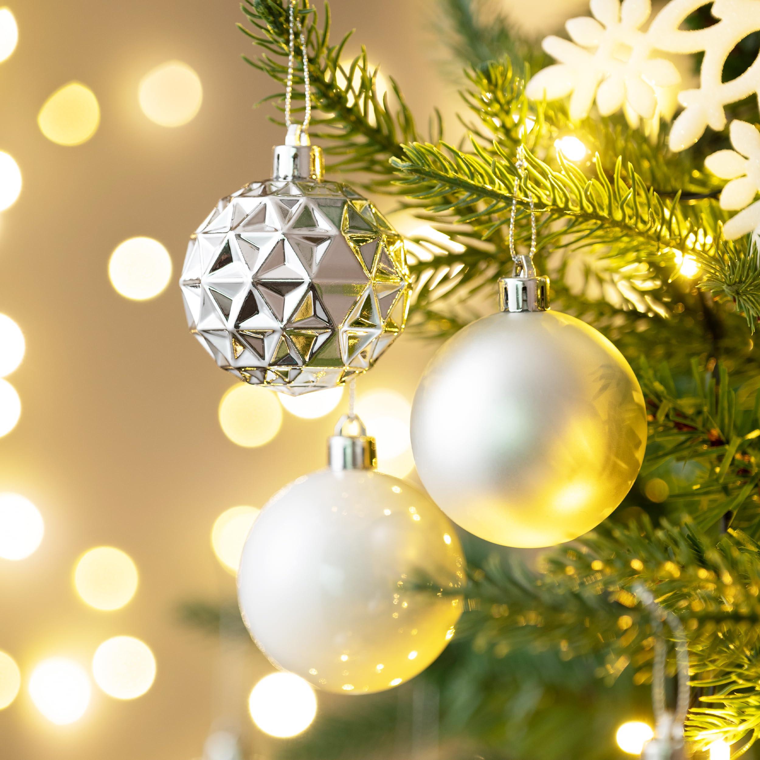 Valery Madelyn Lot de 50 boules de Noël incassables à suspendre pour sapin de Noël et Halloween, 5,1 cm, blanc et argenté