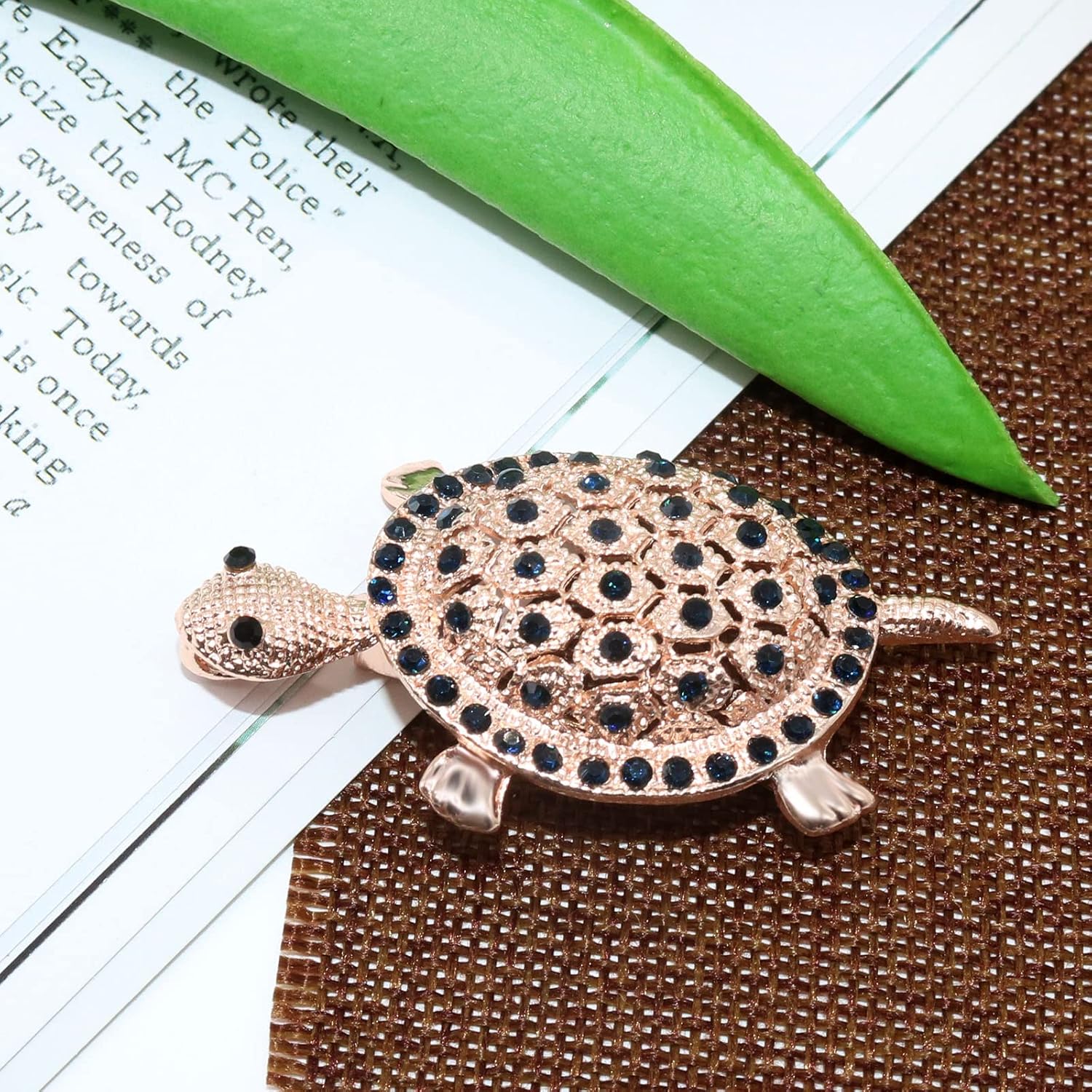 Tortoise Crystal Brooch Sparkling Uniquely Stylish Sea Animals Rhinestone Brooches Pin Fashion Gold Plated Jewelry Gifts Accessories for Women Men (Tortoise Crystal Brooch) - Image 6