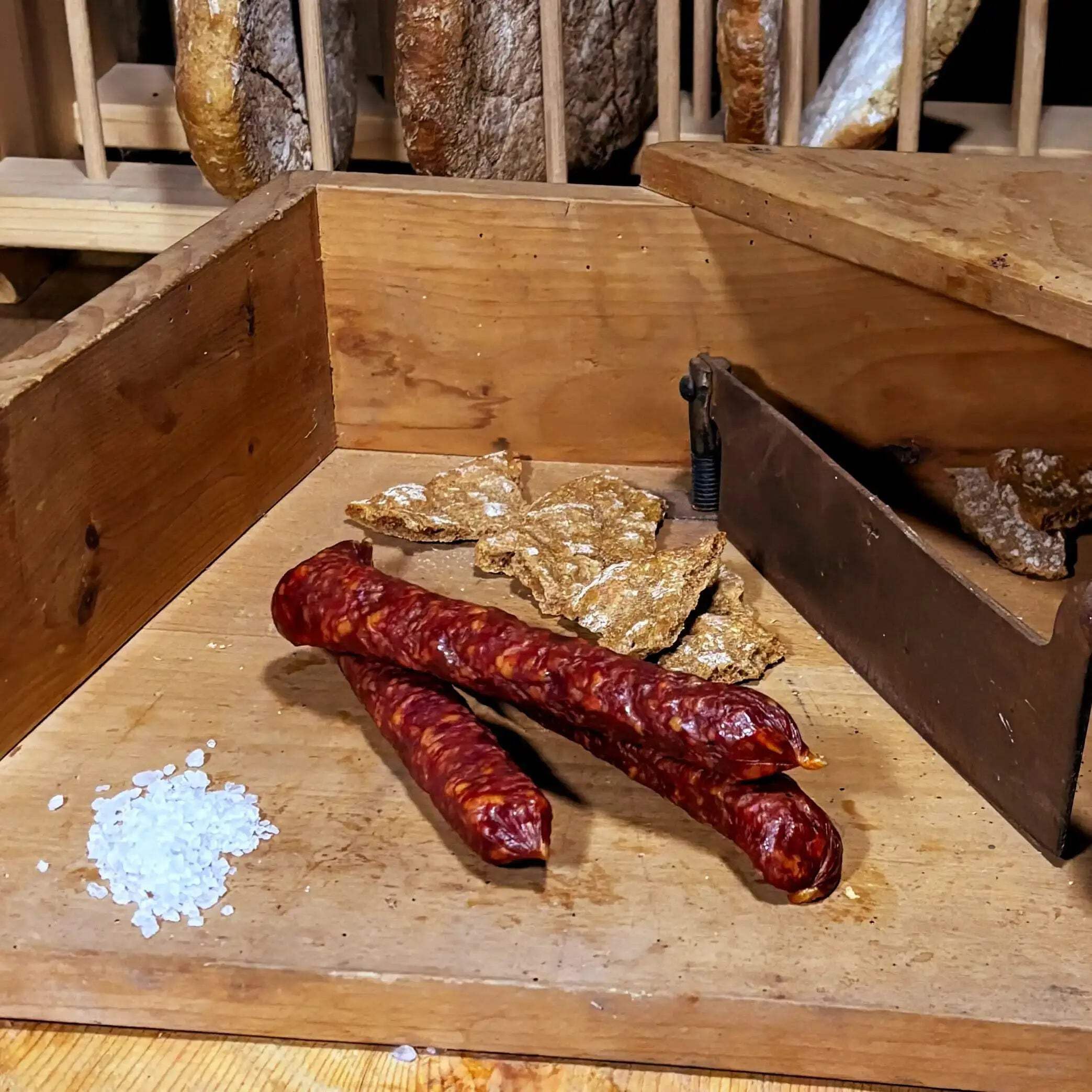 Wander Degustationspaket – Südtiroler Spezialitäten Paket – Speck, Salami, Kaminwurzen handwerklich hergestellt & traditionell veredelt